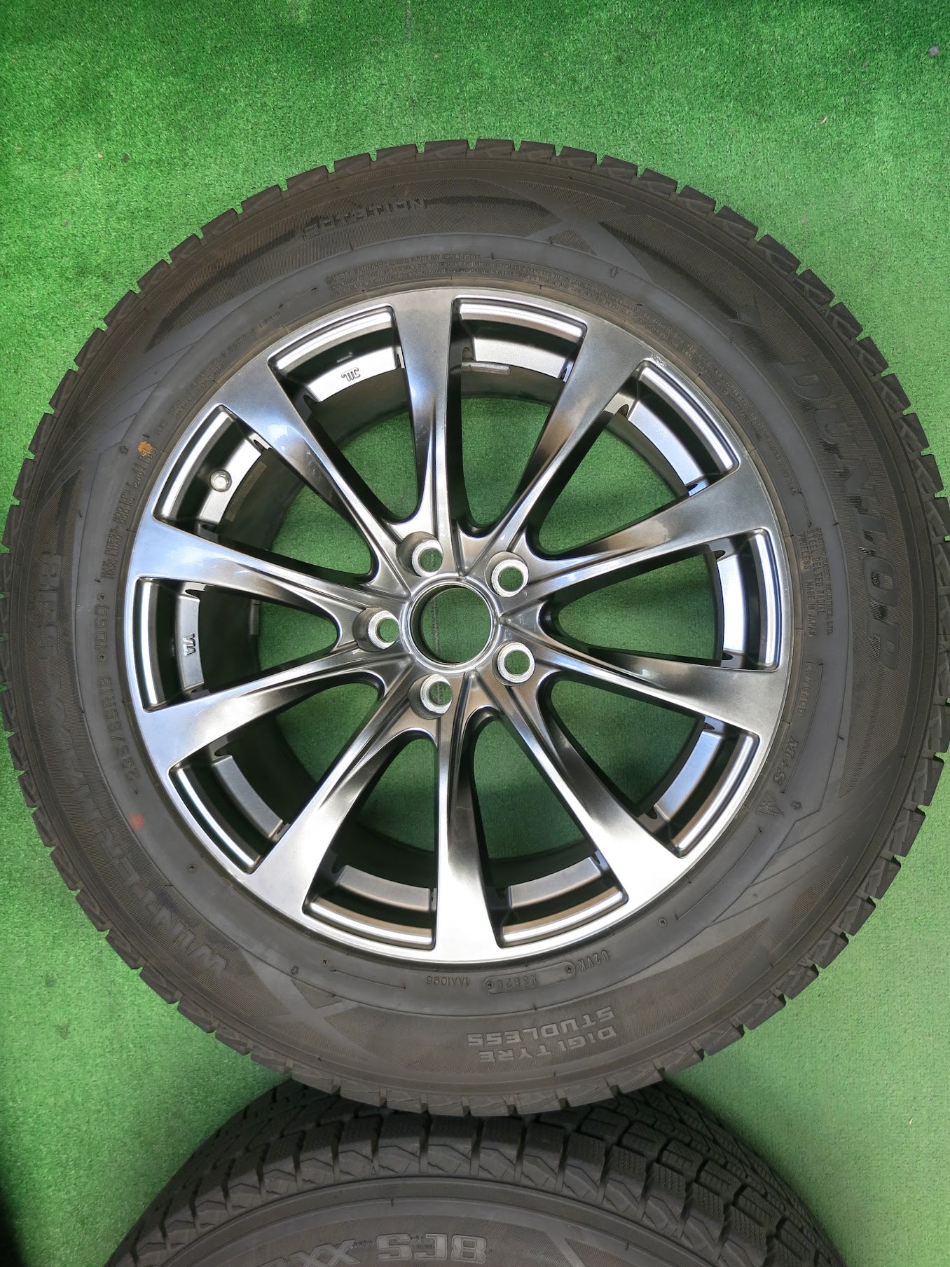 [送料無料]超バリ溝！20年！ほぼ10分★レクサス 等 235/65R18 スタッドレス ダンロップ ウインターマックス SJ8 MiD マルカ 18インチ PCD114.3/5H★3022202ヒス