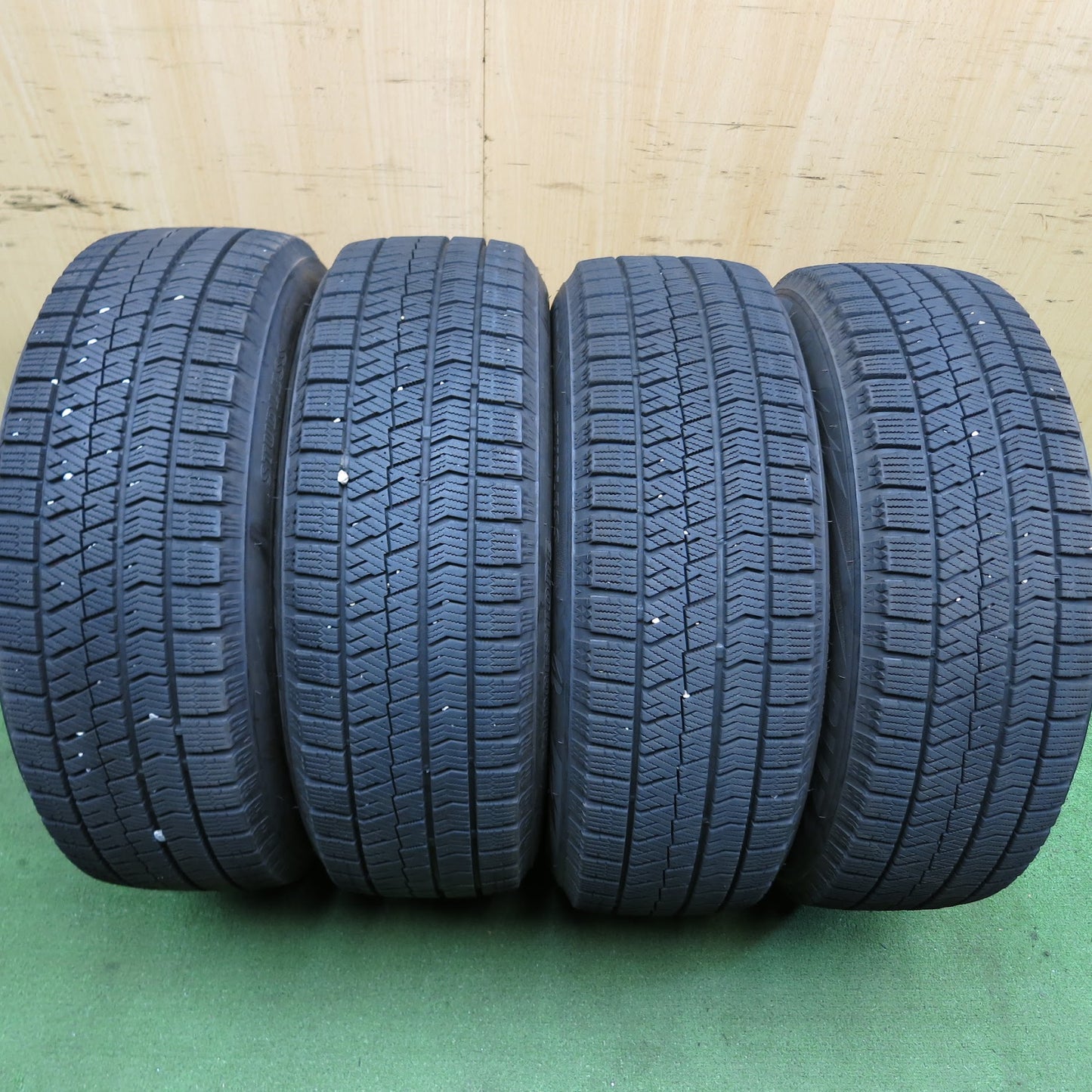[送料無料]バリ溝！綺麗！9分★プリウス 等 195/65R15 スタッドレス ブリヂストン ブリザック VRX2 ECO FORME エコフォルム 15インチ PCD100/5H★3062312Hス