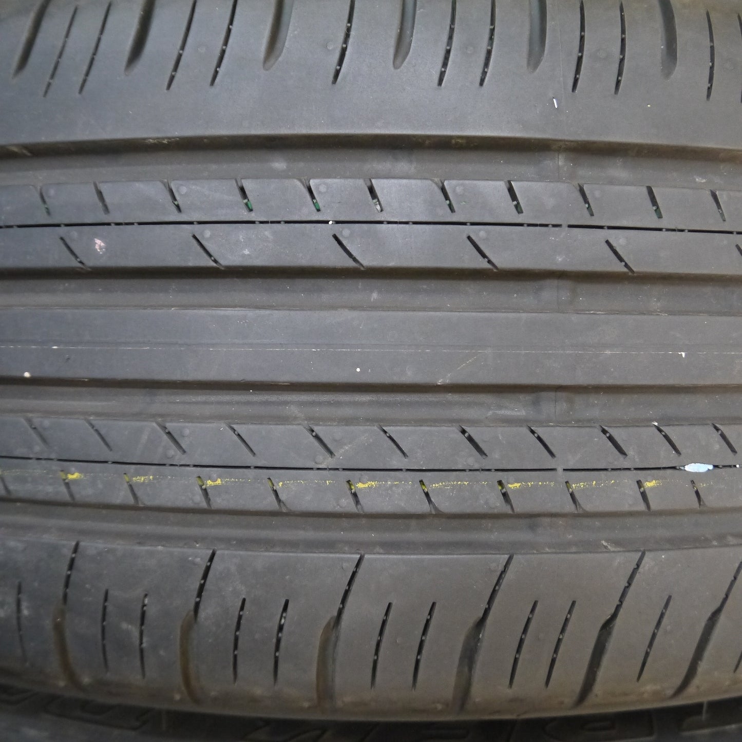 *送料無料*バリ溝！23年！ほぼ10分★225/60R18 ダンロップ グラントレック PT30 タイヤ 18インチ ハリアー RAV4 等★4010502Hノタ