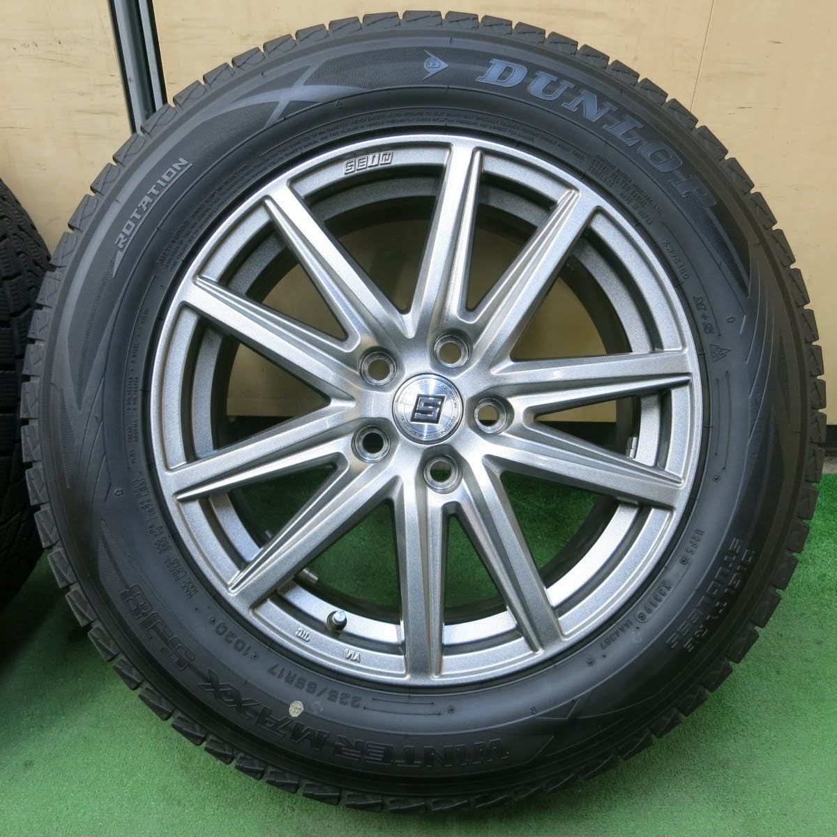 [送料無料]バリ溝！19年！キレイ！ほぼ10分★スタッドレス 225/65R17 ダンロップ ウインターマックス SJ8 SEIN ザイン 17インチ PCD114.3/5H★3102001イス