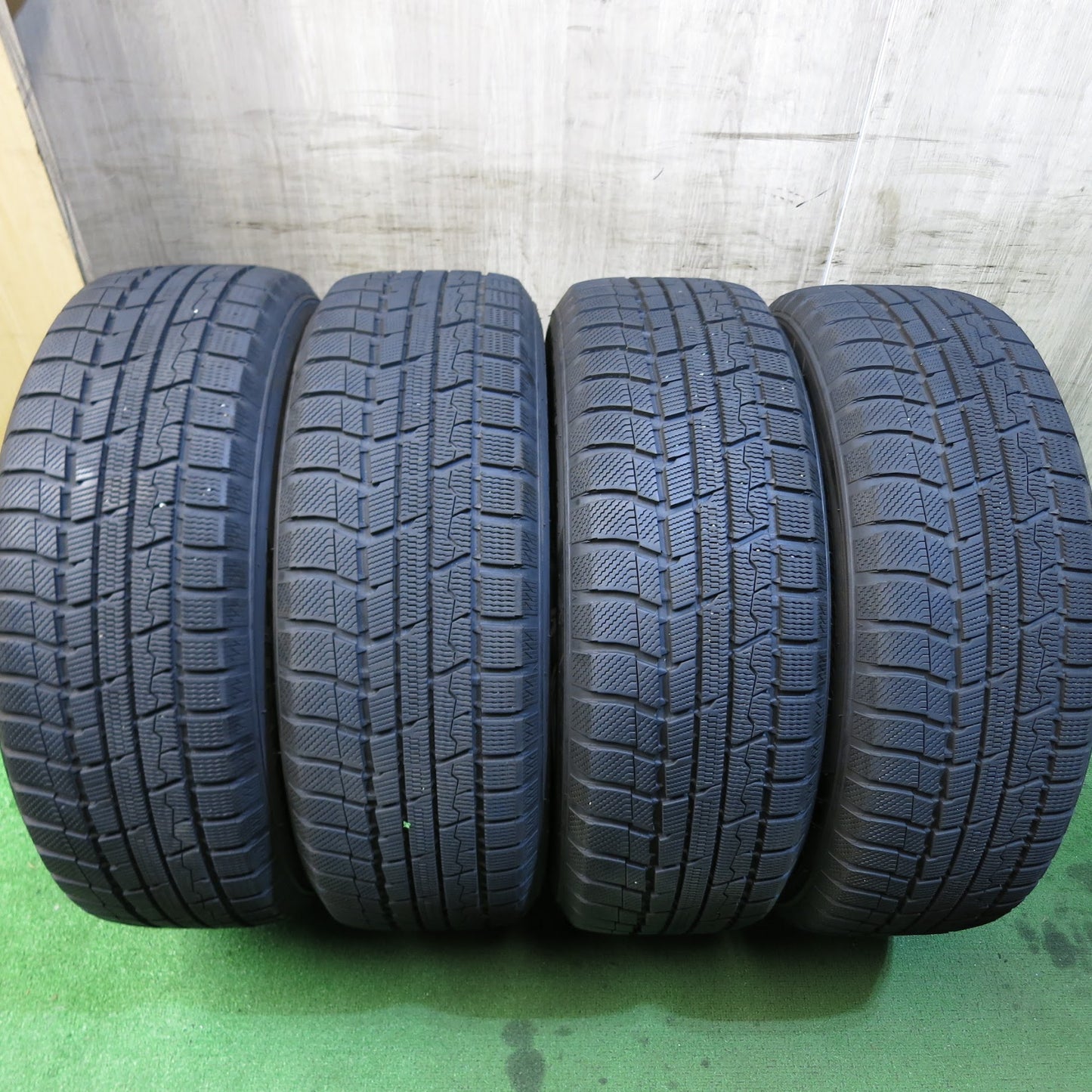 [送料無料]バリ溝！キレイ！9分★スタッドレス 215/60R17 トーヨー ウインター トランパス TX VELVA KEVIN weds ヴェルヴァ 17インチ PCD114.3/5H★3061207Hス