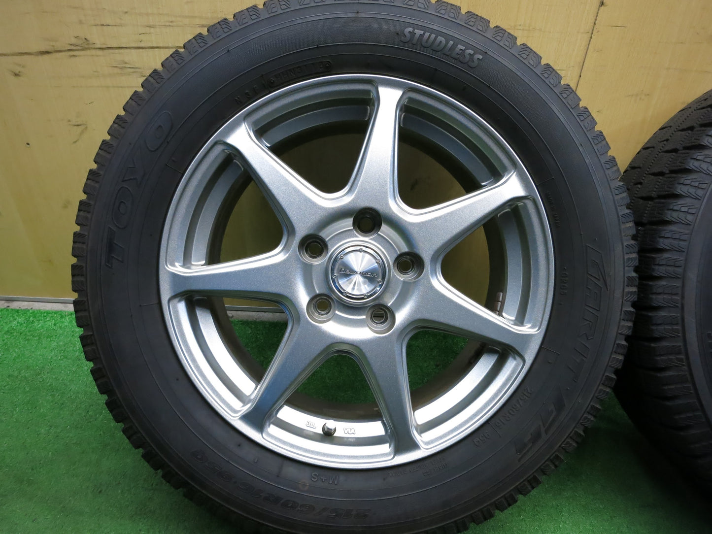 [送料無料]バリ溝！18年！キレイ！9.5分★スタッドレス 215/60R16 トーヨー ガリット G5 Devotion デボーション 16インチ PCD114.3/5H★2112506Hス