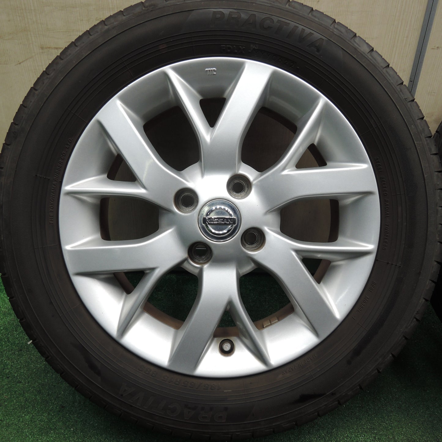 *送料無料* バリ溝！22年！9.5分★日産 E12 ノート 純正 185/65R15 プラクティバ PRACTIVA 15インチ PCD100/4H★4022302HAノ