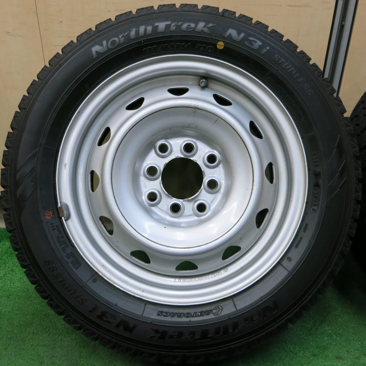 [送料無料]超バリ溝！19年！ほぼ10分★スタッドレス 175/65R14 オートバックス ノーストレック N3i スチール 14インチ PCD100 114.3/4H マルチ★3082805イス