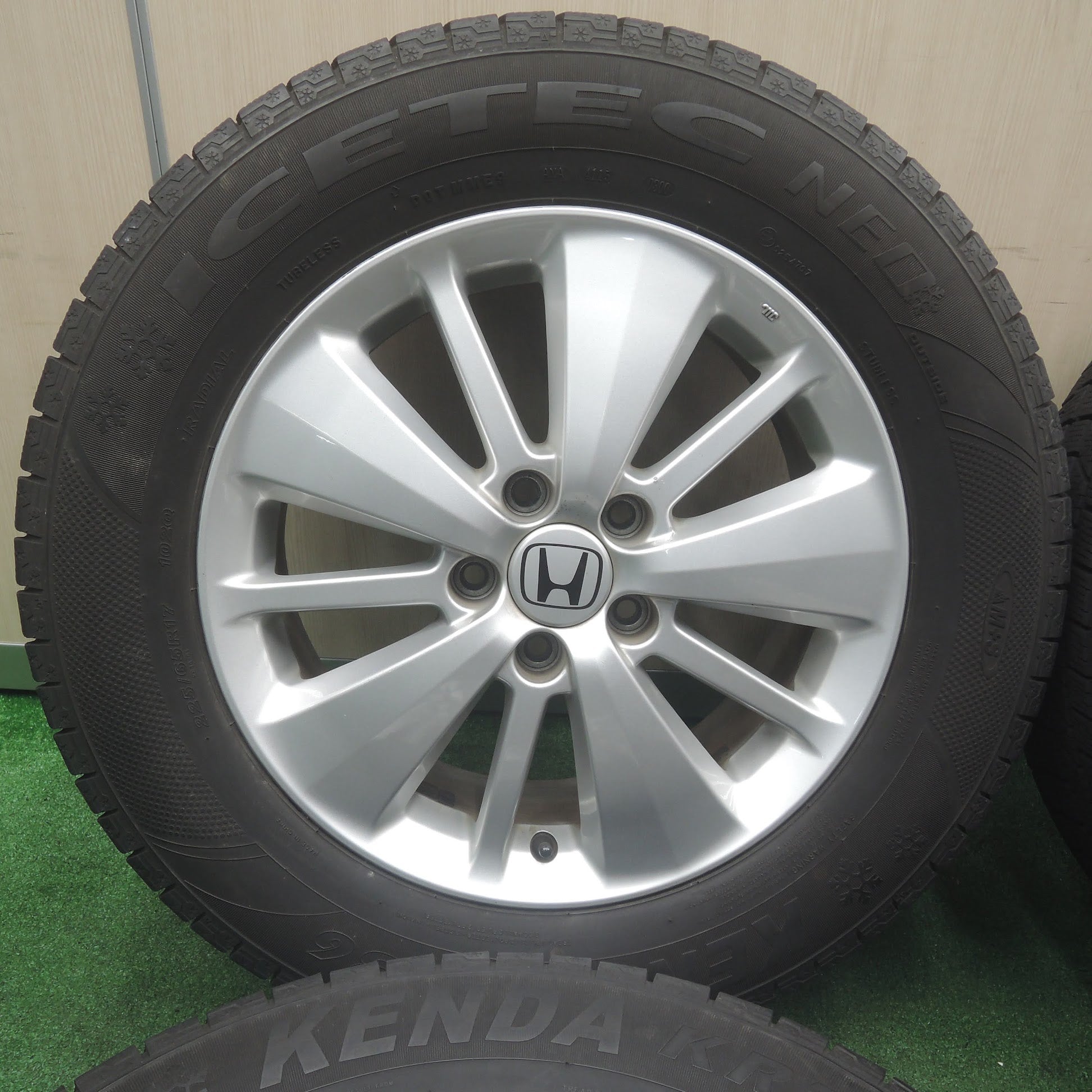 送料無料]バリ溝！8.5分☆ホンダ エリシオン 純正 225/65R17