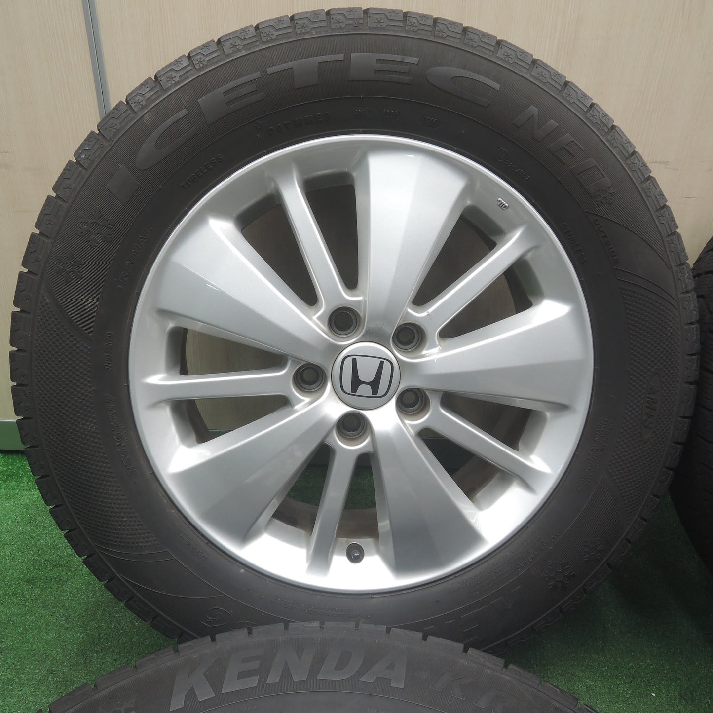 [送料無料]バリ溝！8.5分★ホンダ エリシオン 純正 225/65R17 スタッドレス ケンダ アイステック ネオ 17インチ PCD114.3/5H★3111307SYス