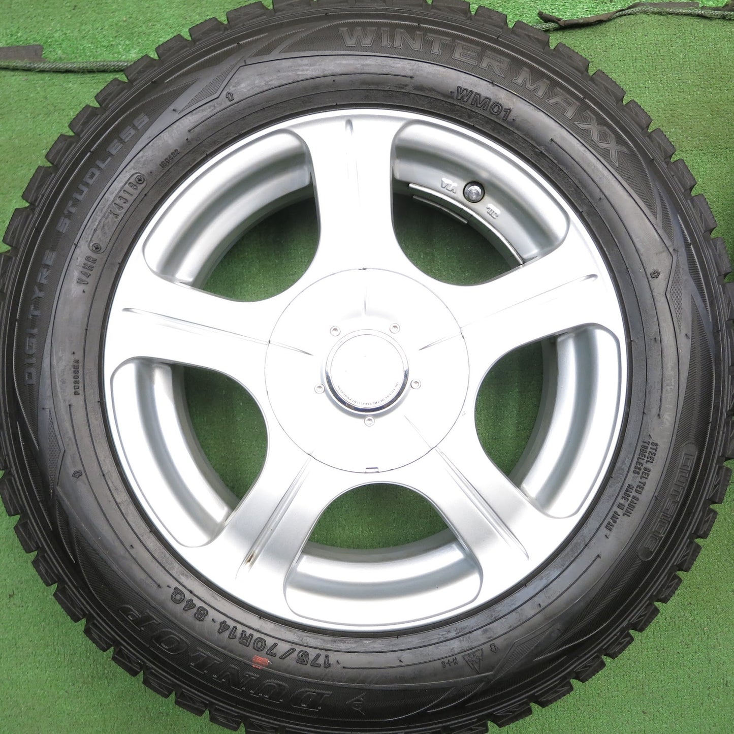 [送料無料]超バリ溝！キレイ！ほぼ10分★スタッドレス 175/70R14 ダンロップ ウインターマックス WM01 JOKER QUEEN weds ジョーカー PCD100/4H★3062314Hス