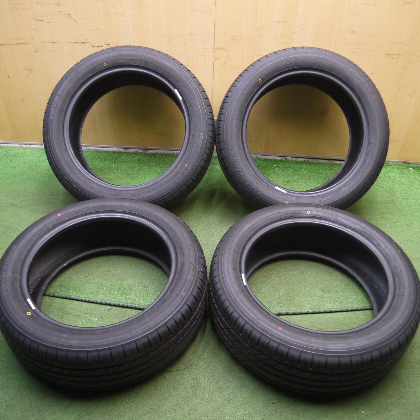 *送料無料*新車外し！23年★205/55R17 トーヨー プロクセス R60 タイヤ 17インチ ノア ヴォクシー 等★3121509Hノタ