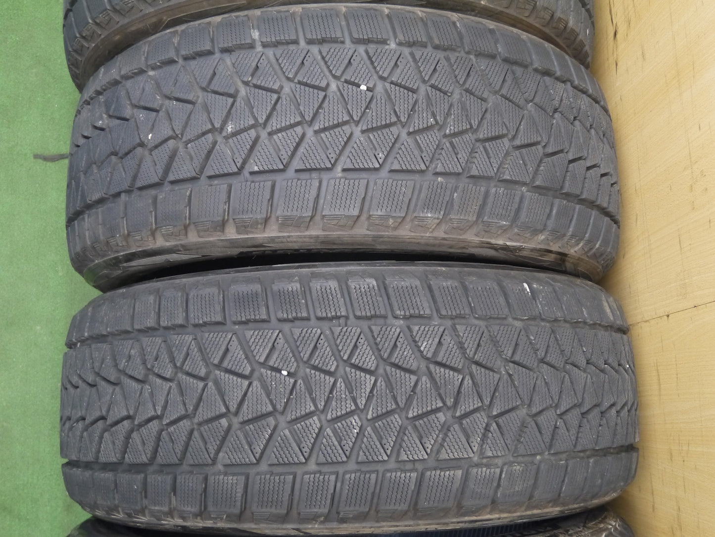 [送料無料]バリ溝！9.5分★スタッドレス 285/45R22 ブリヂストン ブリザック DM-V2 タイヤ 22インチ ベンツG レクサスLX ランクル エスカレード 等★3022503ナスタ
