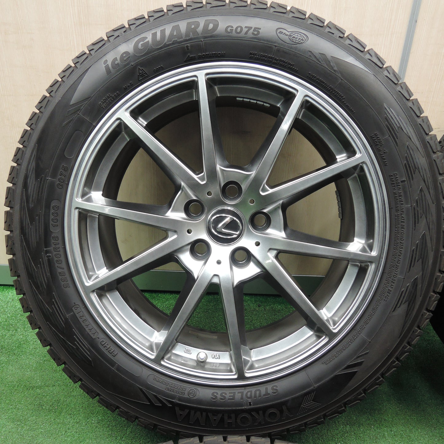 *送料無料*センサー付！バリ溝！19年！綺麗！9分★レクサス 等 225/60R18 スタッドレス ヨコハマ アイスガード G075 社外 アルミ PCD114.3/5H★3111705TNス