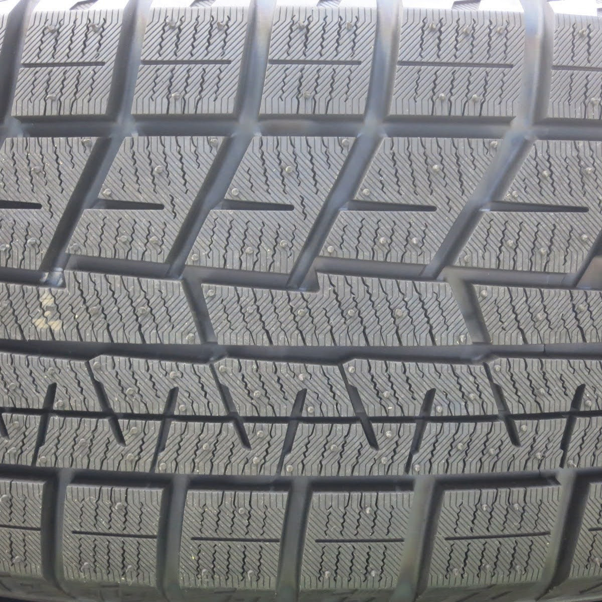 [送料無料]未使用！20年★ライズ ロッキー等 195/60R17 KOSEI QRASIZ VS6 スタッドレス ヨコハマ アイスガード iG60 クレイシズ 17インチ PCD100/4H★3060902ヒス