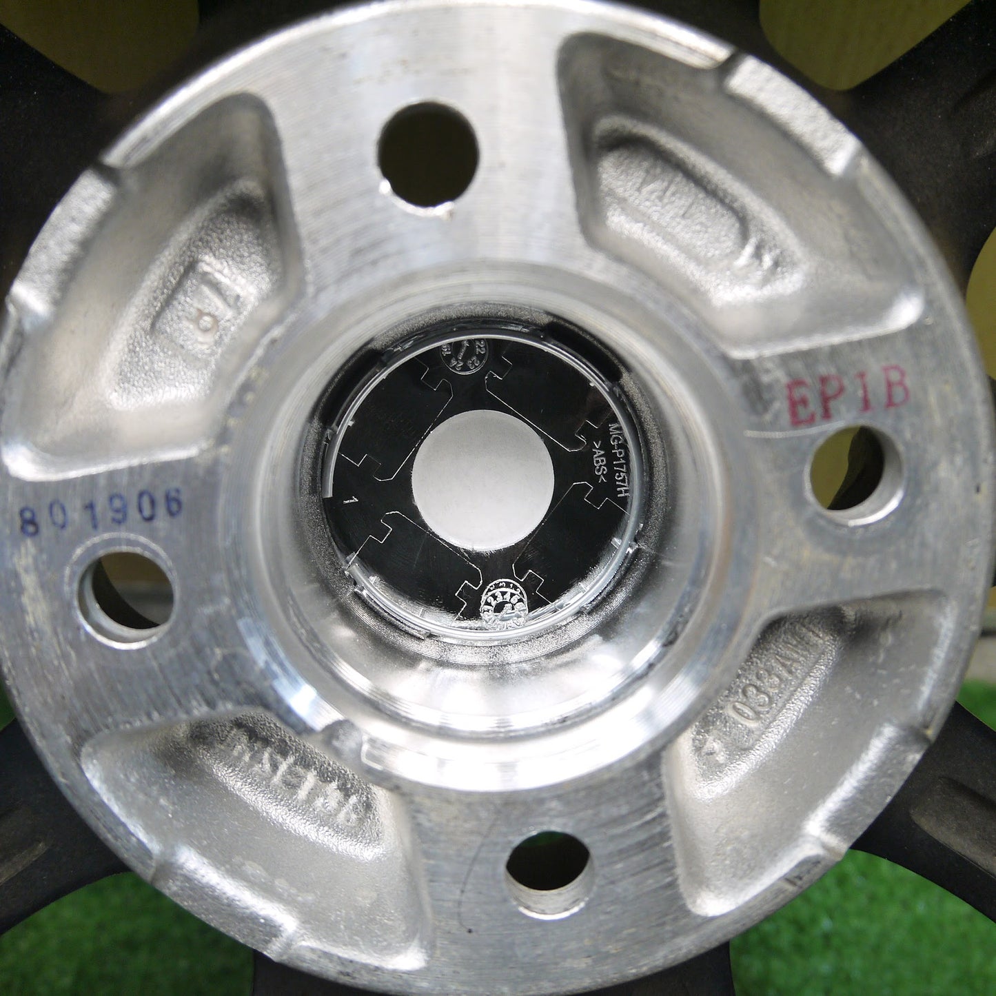[送料無料]バリ溝！21年！キレイ！9.5分以上★スタッドレス 165/65R14 ヨコハマ アイスガード iG60 GRASS グラス 14インチ PCD100/4H★3062608Hス
