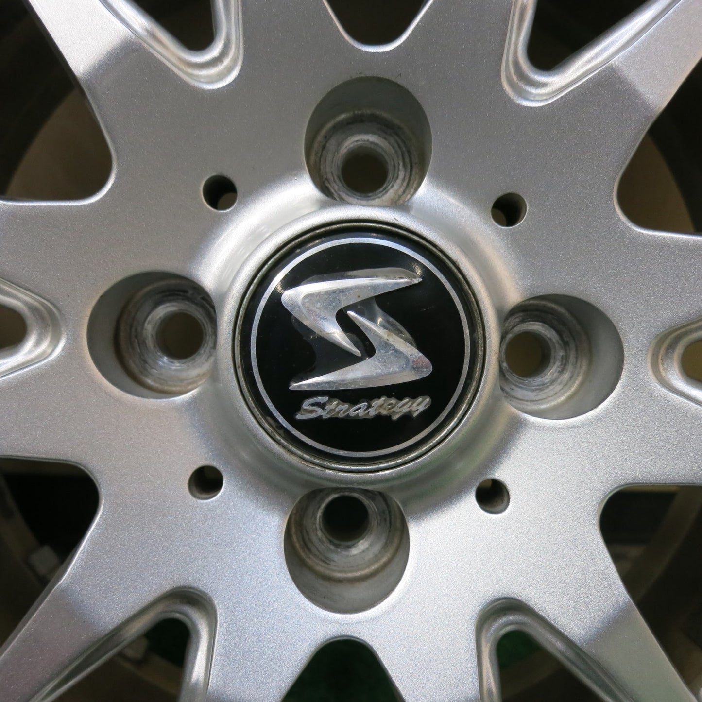[送料無料]バリ溝！9分★スタッドレス 185/70R14 ダンロップ ウインターマックス WM01 Strategy ストラテジー 14インチ PCD100/4H★3042901ヒス
