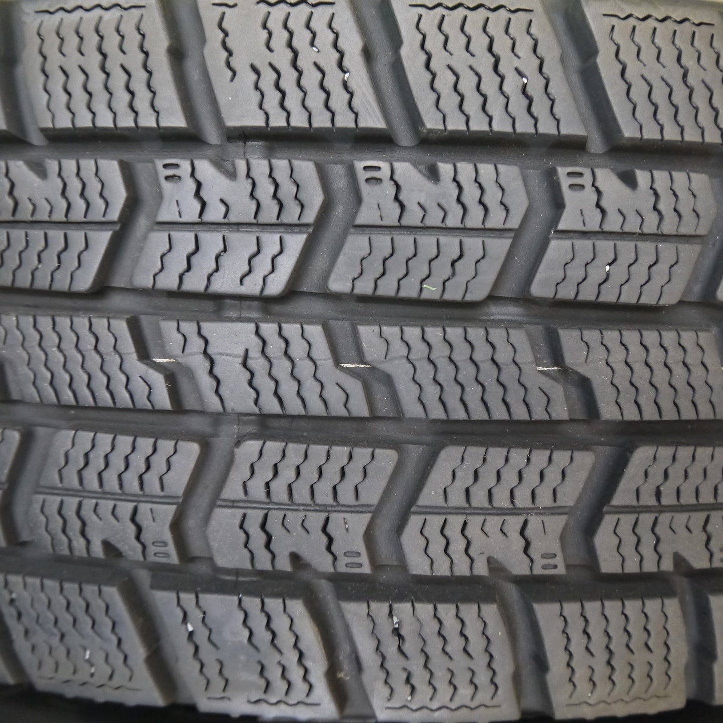 [送料無料]バリ溝！キレイ！8.5分★スタッドレス 175/70R14 グッドイヤー アイスナビ7 ravrion LUMIERE ラブリオン 14インチ PCD100/4H★3062807Hス