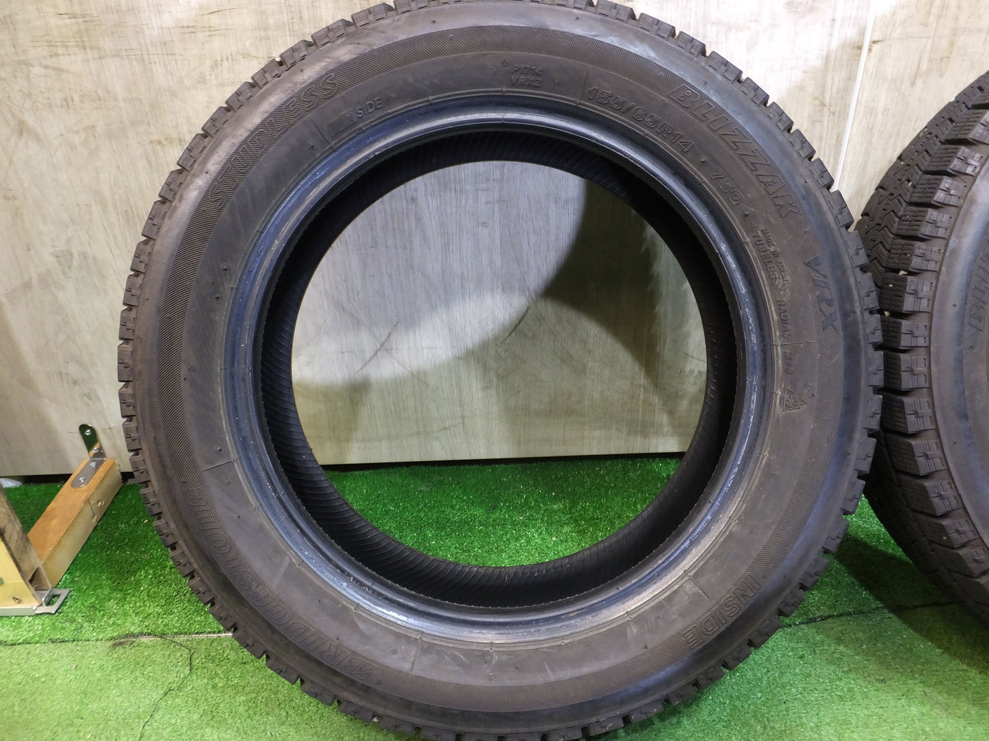[送料無料]バリ溝！18年！8.5分★スタッドレス 155/65R14 ブリヂストン ブリザック VRX タイヤ 14インチ タント ムーヴ ワゴンR 等 軽自動車★2071109Hスタ