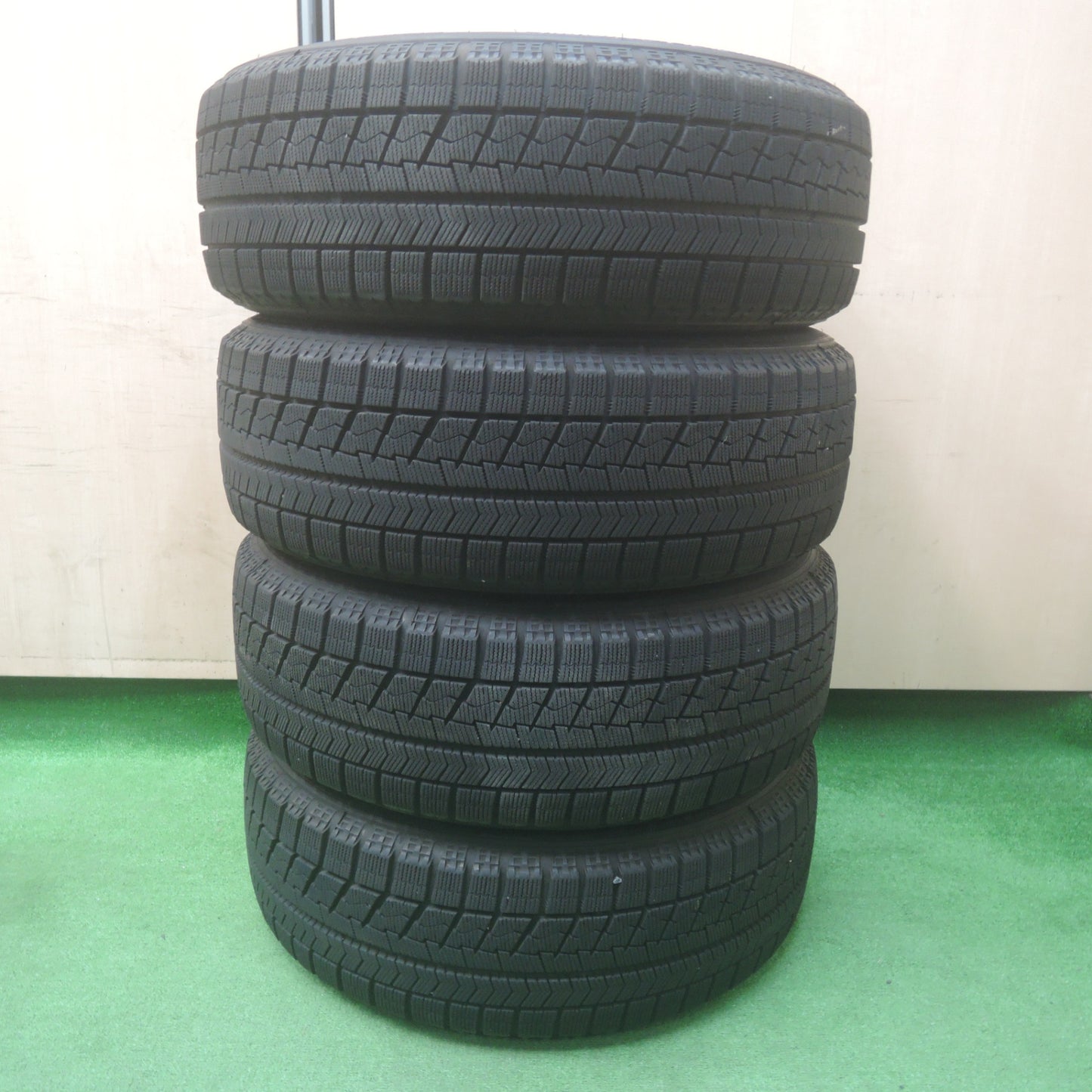 *送料無料*バリ溝！キレイ！9.5分★スタッドレス 205/60R16 ブリヂストン ブリザック VRX ravrion RS01 ラブリオン 16インチ PCD100/5H★4011905SYス