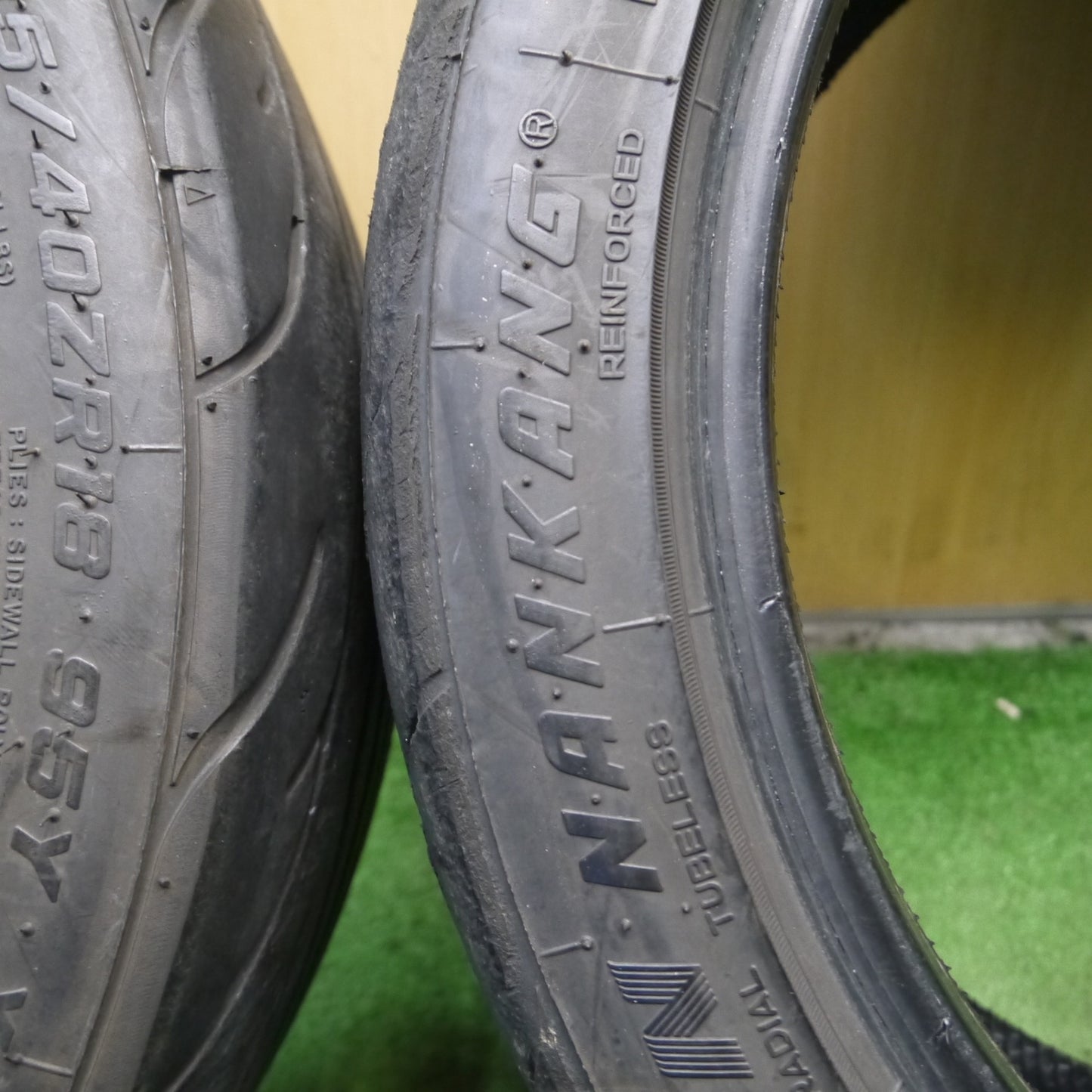 *送料無料* バリ溝！22年！8.5分★235/40R18 ナンカン Sportnex NS-2R タイヤ 18インチ マーク2 シビック グロリア セドリック MPV 等★4021412Hノタ