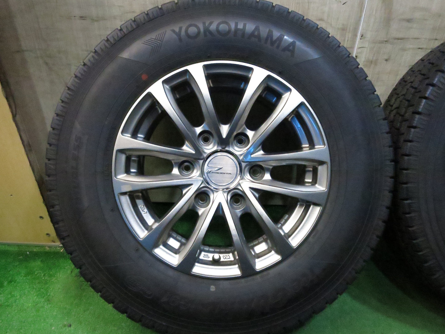 [送料無料]バリ溝！20年！キレイ！9.5分★ハイエース 等 195/80R15 107/105L スタッドレス ヨコハマ iG91 PRODITA プロディータ PCD139.7/6H★3020607Hス