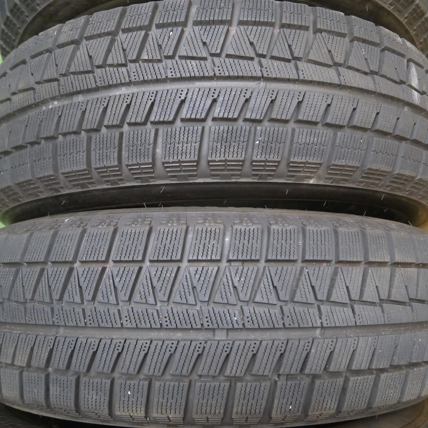 [送料無料]バリ溝！19年！9.5分★スタッドレス 195/65R15 ブリヂストン アイスパートナー2 タイヤ 15インチ ノア ヴォクシー プリウス 等★3090105Hスタ