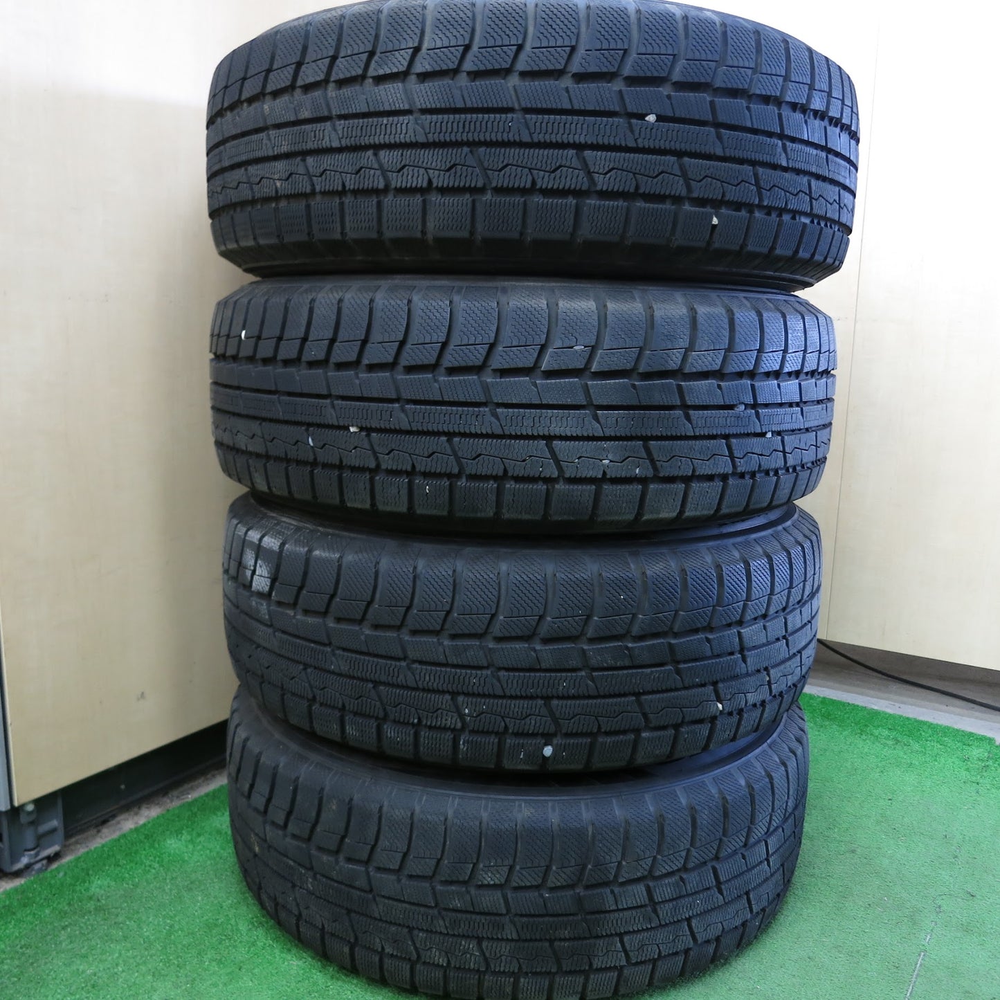 [送料無料]バリ溝！キレイ！9.5分★スタッドレス 225/65R17 トーヨー ウインター トランパス TX SIBILLA NEXT Z7 シビラ 17インチ PCD114.3/5H★3062402サス