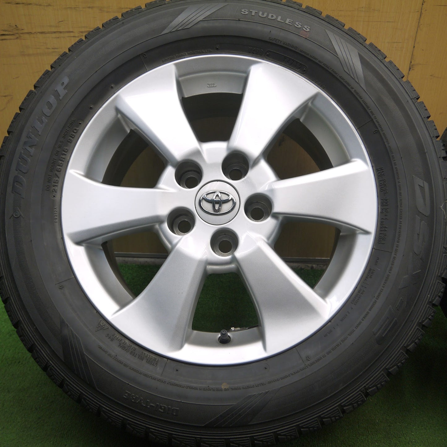 [送料無料]バリ溝！キレイ！9.5分★トヨタ 20系 アルファード 純正 215/65R16 スタッドレス ダンロップ ウインターマックス WM01 DSX-2 PCD114.3/5H★3062808Hス