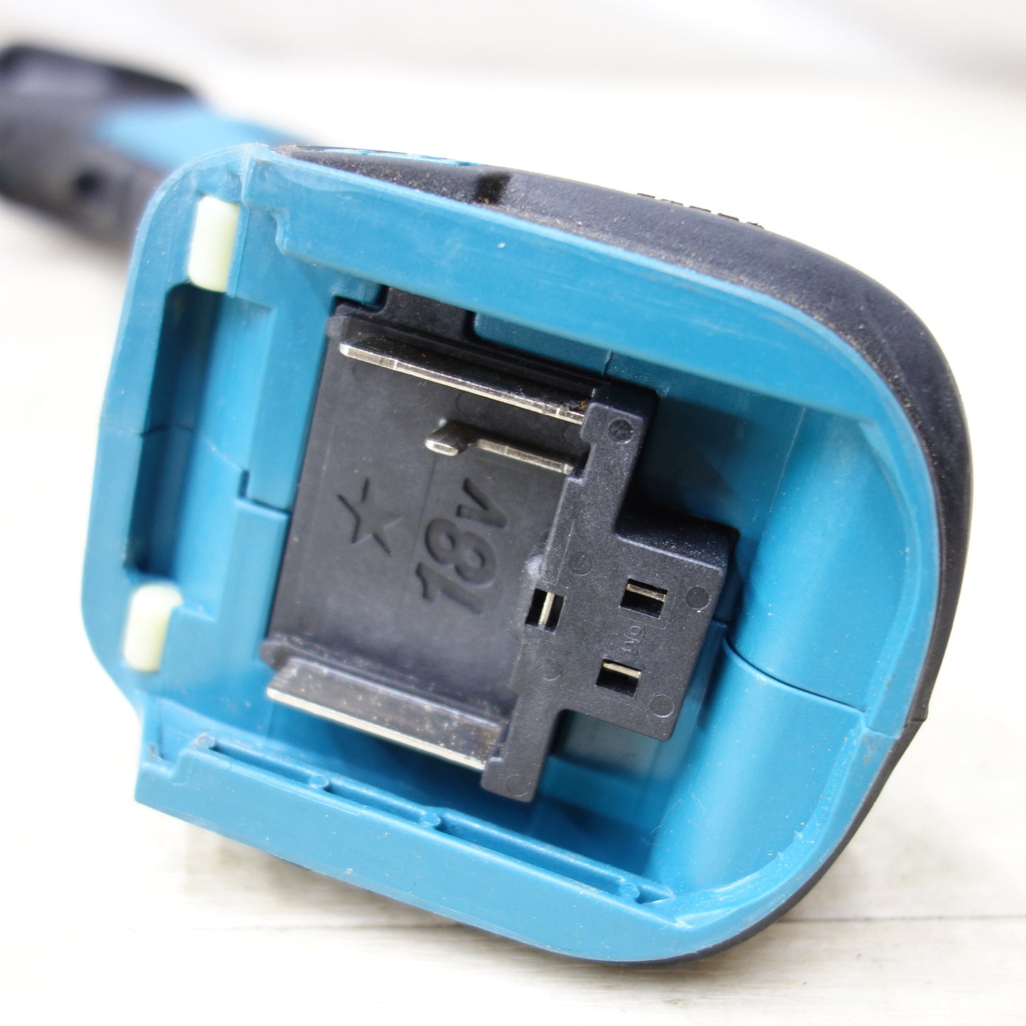 [送料無料] キレイ◆makita マキタ 充電式レシプロソー JR184DT 18V 切断機 電動工具 セーバーソー 本体のみ◆