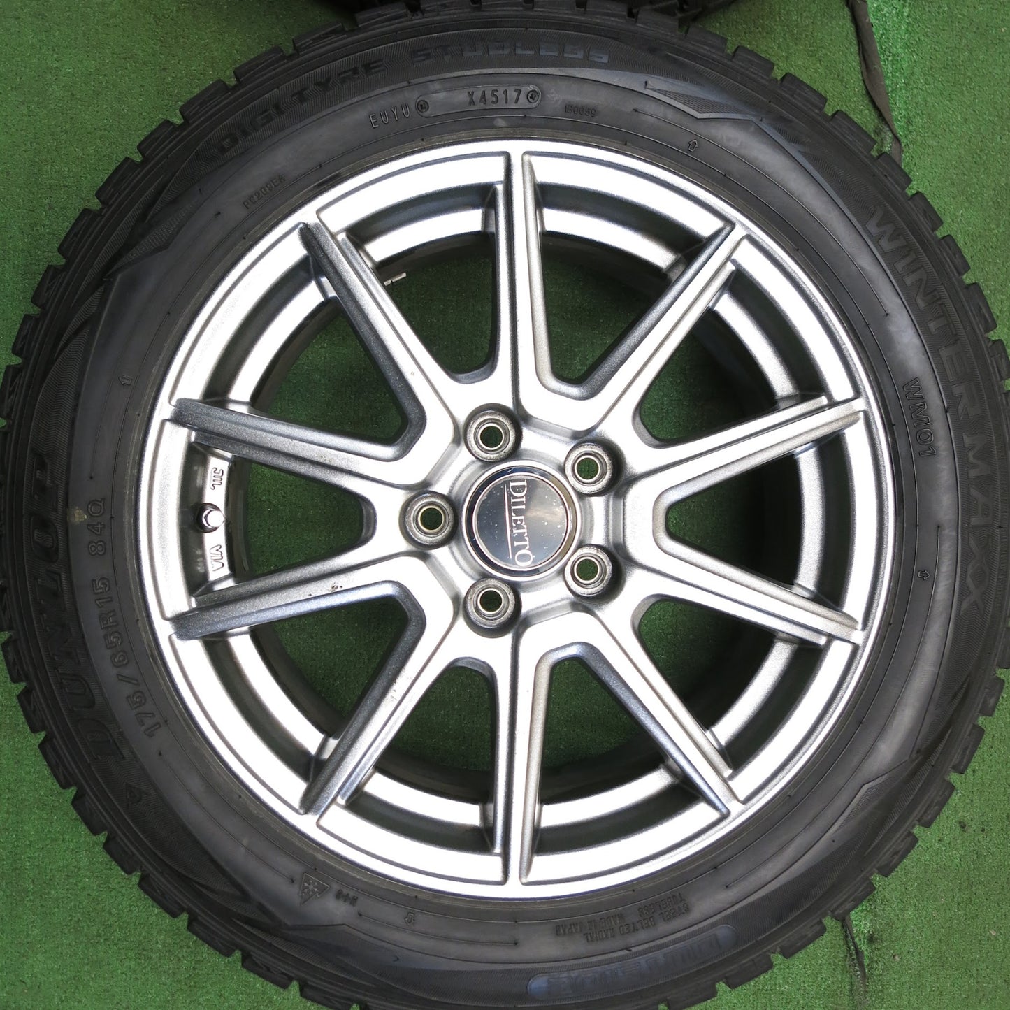 [送料無料]バリ溝！キレイ！9.5分★スタッドレス 175/65R15 ダンロップ ウインターマックス WM01 DILETTO ディレット 15インチ PCD100/5H★3061911Hス