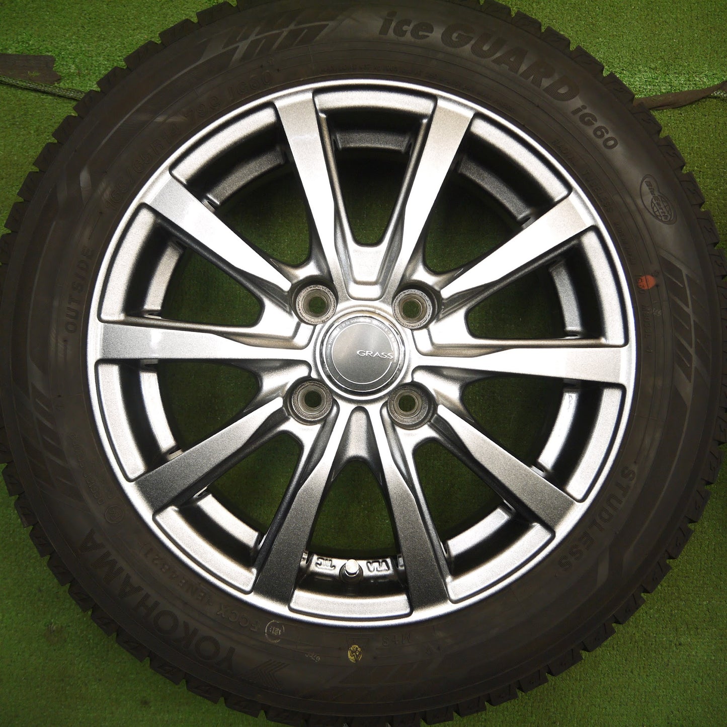 [送料無料]バリ溝！21年！キレイ！9.5分以上★スタッドレス 165/65R14 ヨコハマ アイスガード iG60 GRASS グラス 14インチ PCD100/4H★3062608Hス