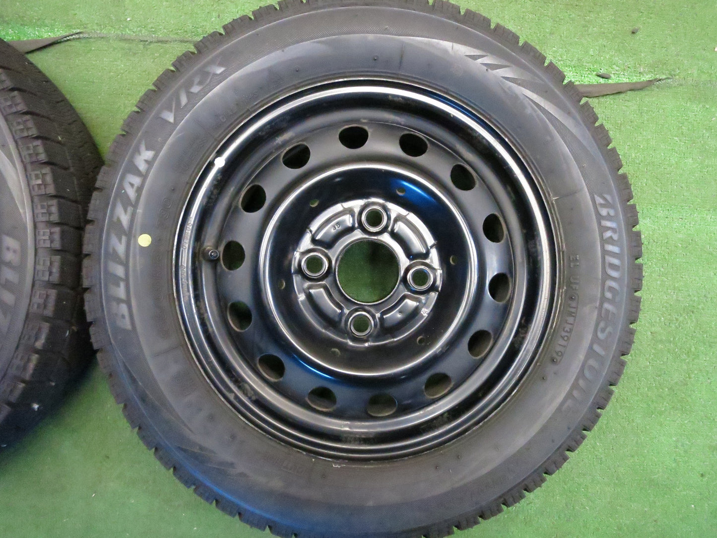 [送料無料]バリ溝！19年！9.5分★スタッドレス 155/65R13 ブリヂストン ブリザック VRX スチール ホイール 13インチ PCD100/4H★3013105Hス