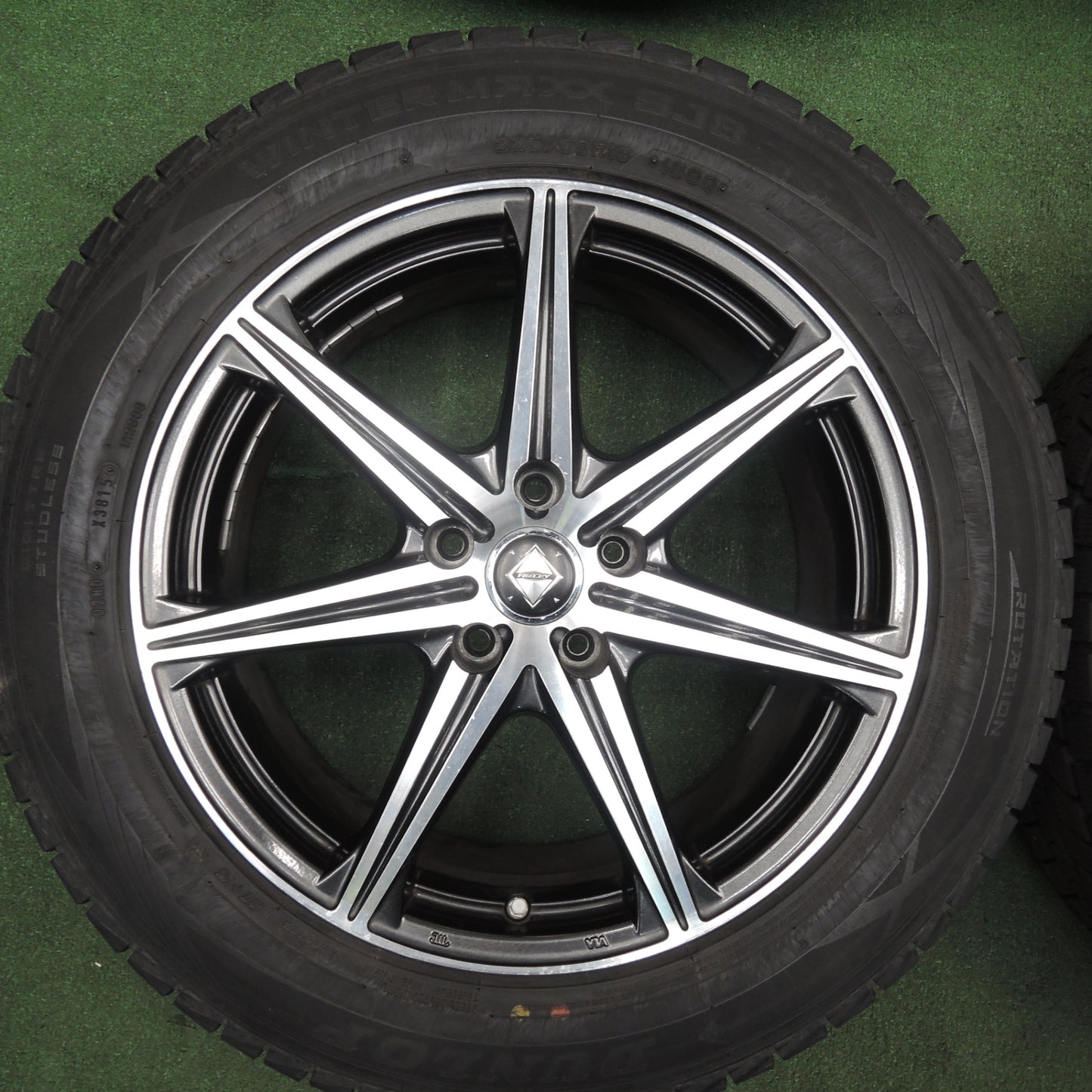 *送料無料* バリ溝！キレイ！9.5分★スタッドレス 225/60R18 ダンロップ ウインターマックス SJ8 RiZLEY ライツレー 18インチ PCD114.3/5H★4030509TNス