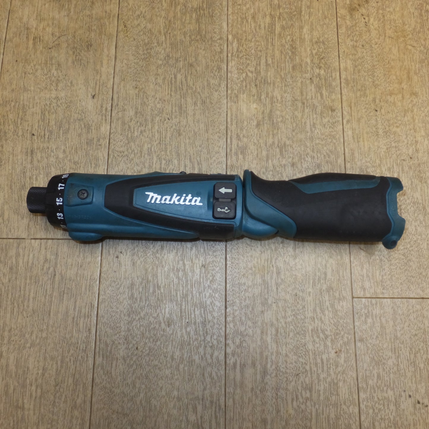 [送料無料]現状品★マキタ makita 充電式ペンドライバドリル DF010D　充電器 DC07SA　セット　バッテリ無し★
