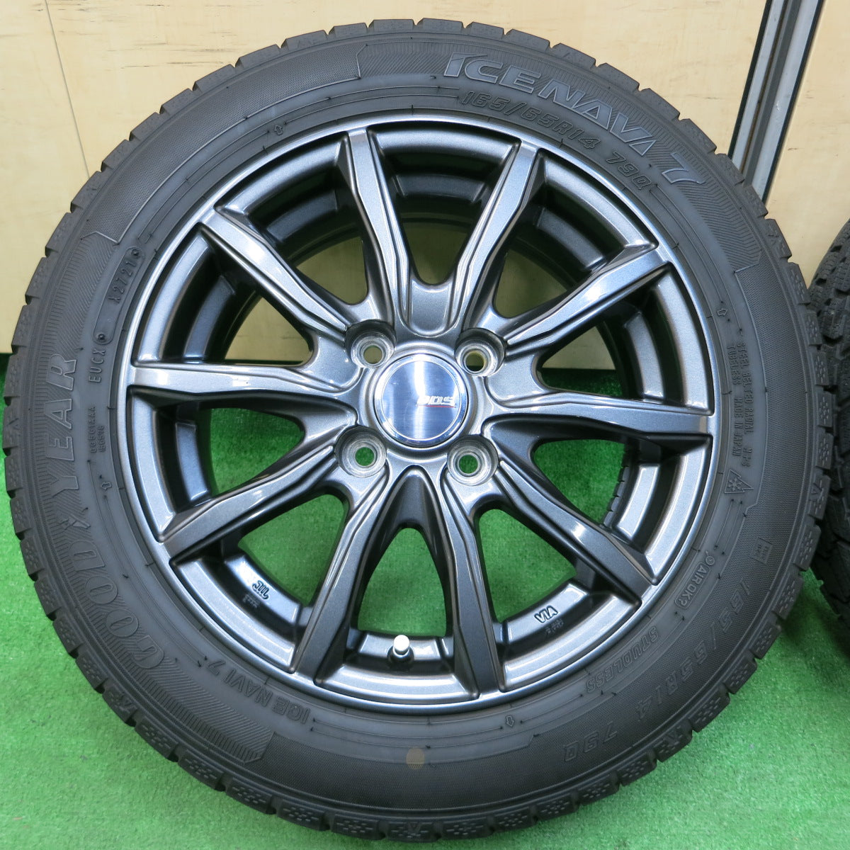 *送料無料*バリ溝！21年！キレイ！9.5分★スタッドレス 165/65R14 グッドイヤー アイスナビ7 D.O.S. DOS 14インチ PCD100/4H★4010409イス