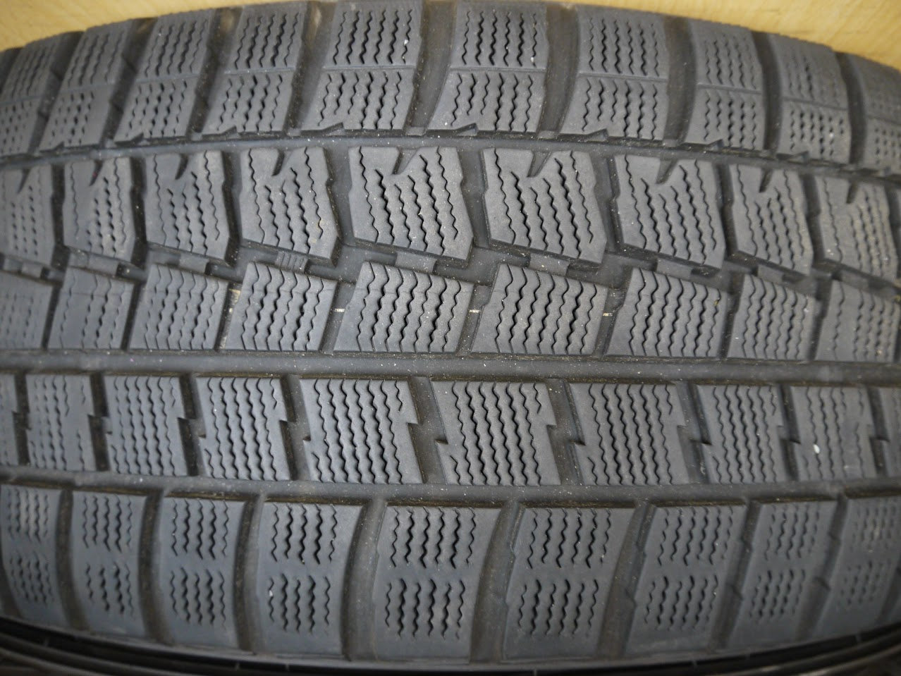 [送料無料]キレイ！9.5分★レクサス 等 245/45R19 スタッドレス Delmore デルモア ダンロップ ウインターマックス WM01 19インチ PCD120/5H★