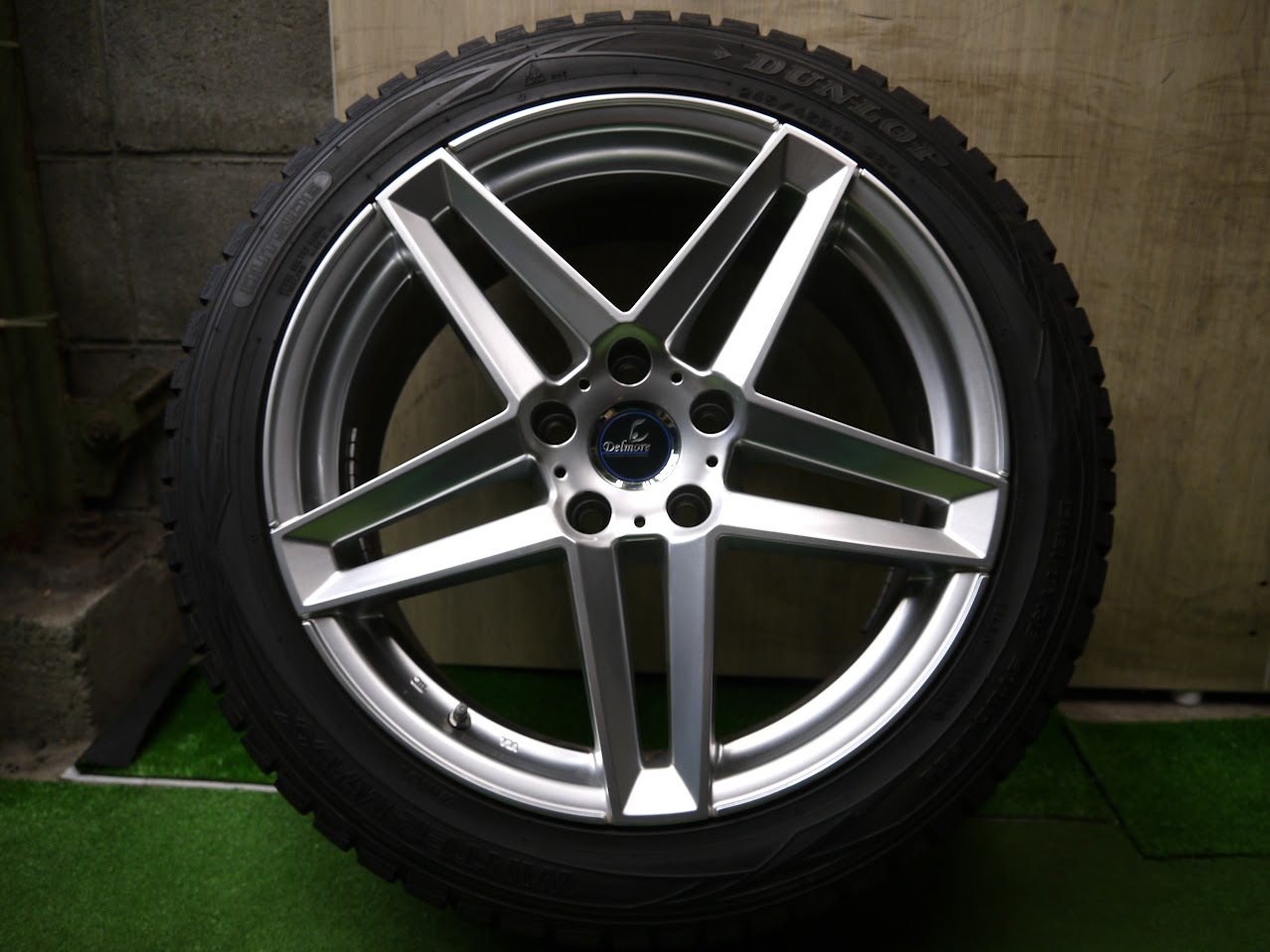 [送料無料]キレイ！9.5分★レクサス 等 245/45R19 スタッドレス Delmore デルモア ダンロップ ウインターマックス WM01 19インチ PCD120/5H★