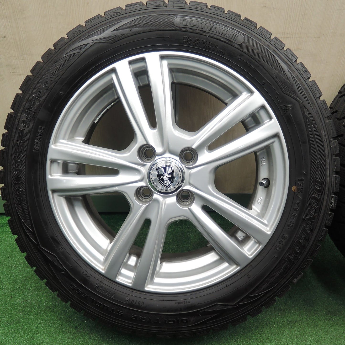 [送料無料] バリ溝！キレイ！9.5分★スタッドレス 175/65R15 ダンロップ ウインターマックス WM01 JOKER ジョーカー PCD100/4H★3112905NJス