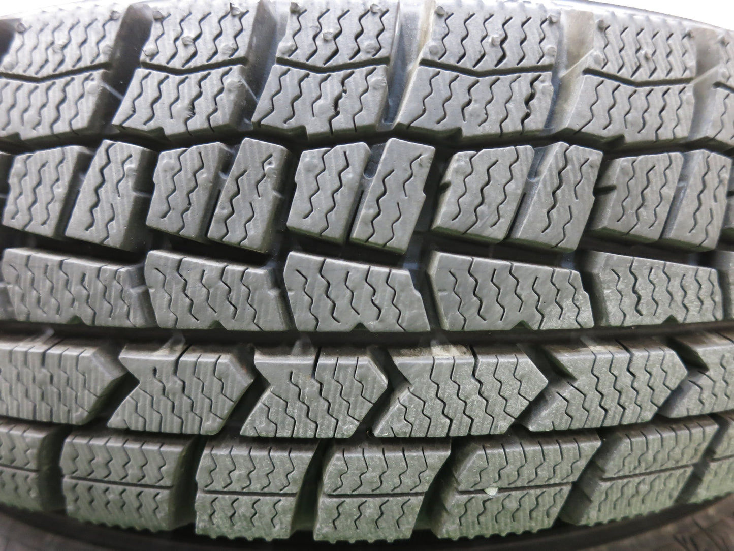 [送料無料]バリ溝！22年！綺麗！ほぼ10分★スタッドレス 145/80R13 ダンロップ ウインターマックス WM02 Exceeder エクシーダー 13インチ PCD100/4H★3031003ヒス