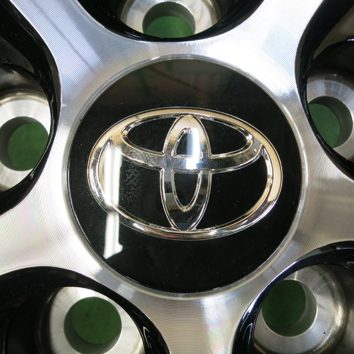 [送料無料]未装着！未使用★トヨタ 60系 ハリアー 純正 特別仕様車 ホイール 18インチ プレミアム スタイル ノアール 18×7.5J PCD114.3/5H★3042906ヒホ