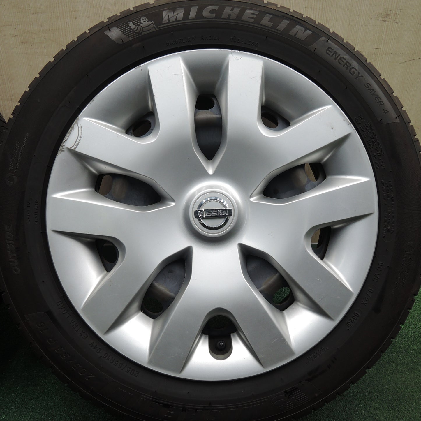 *送料無料*バリ溝！23年！8.5分★日産 ジューク 純正 スチール 205/55R16 ミシュラン エナジーセイバー4 16インチ PCD114.3/5H★4012705HAノ