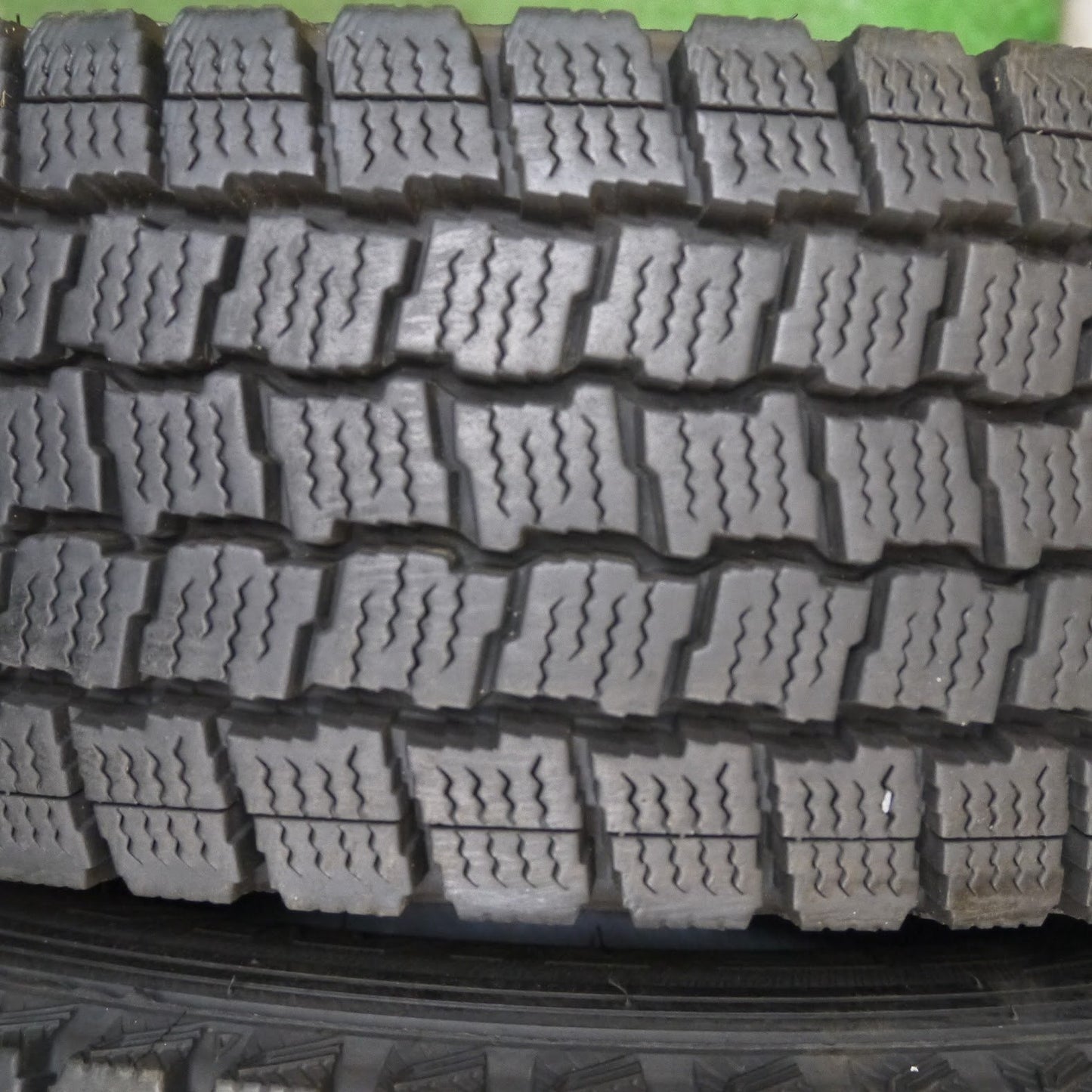 [送料無料]バリ溝！9.5分★スタッドレス 165R13 6PR グッドイヤー アイスナビ カーゴ タイヤ 13インチ 小型 トラック 等★062111クスタ