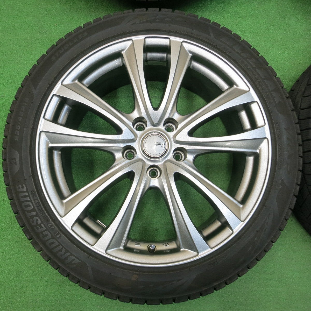 *送料無料* バリ溝！22年！9.5分★スタッドレス 225/45R18 ブリヂストン ブリザック VRX3 SIBILLA NEXT C5 シビラ 18インチ PCD114.3/5H★4030607イス