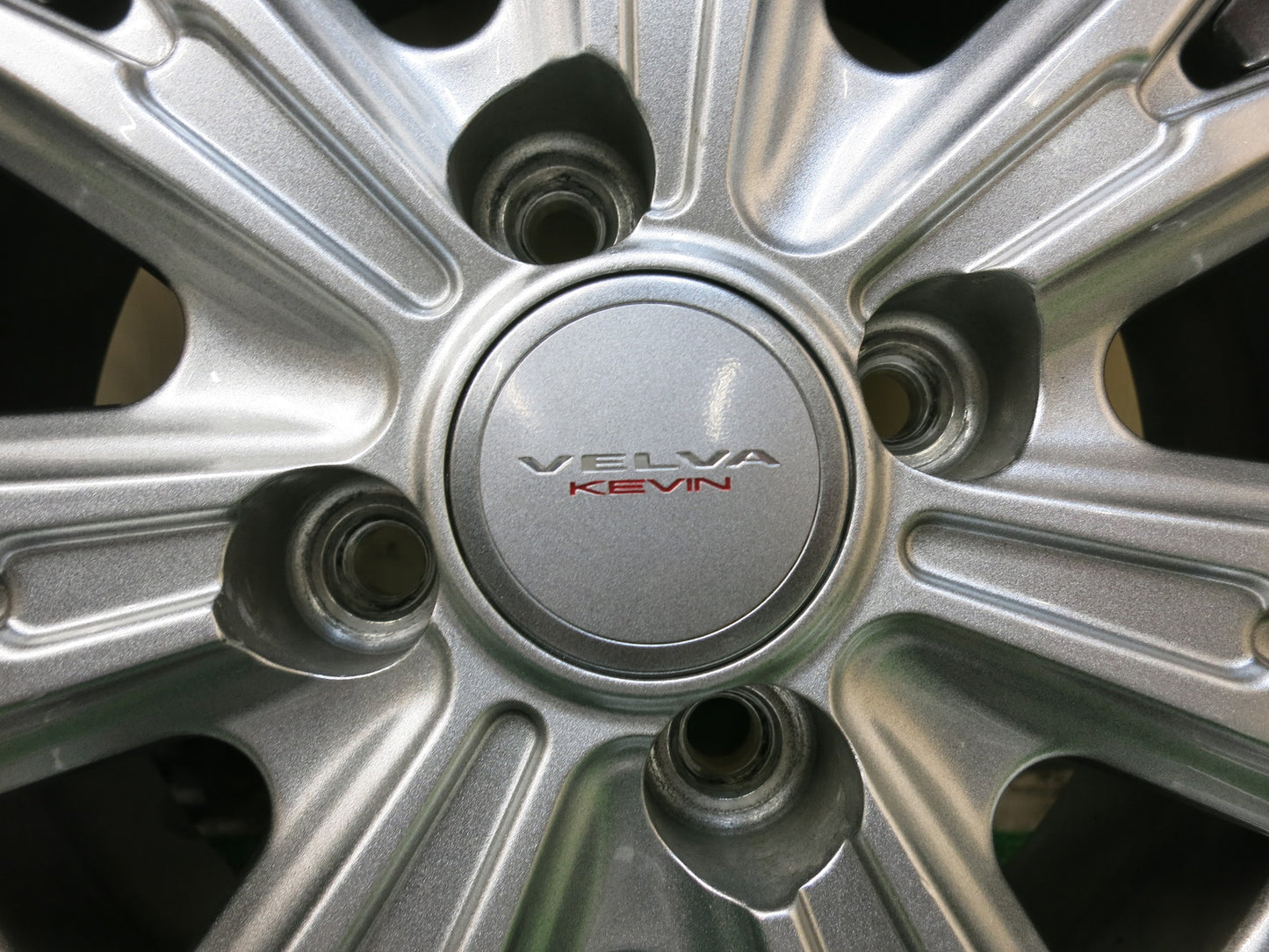 [送料無料]バリ溝！20年！キレイ！ほぼ10分★スタッドレス 175/70R14 グッドイヤー アイスナビ6 VELVA KEVIN ヴェルヴァ 14インチ PCD100/4H★3021502ヒス