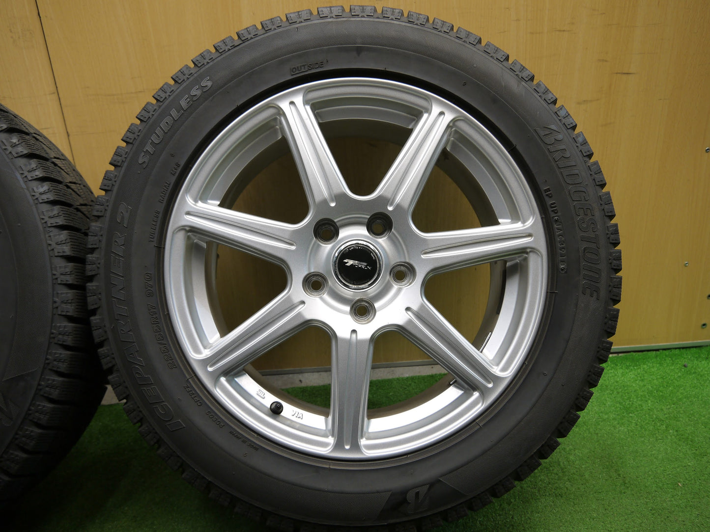 [送料無料]バリ溝！18年！キレイ！9分★スタッドレス 225/55R17 ブリヂストン アイスパートナー2 TOPRUN トップラン 17インチ PCD114.3/5H★2030214クス