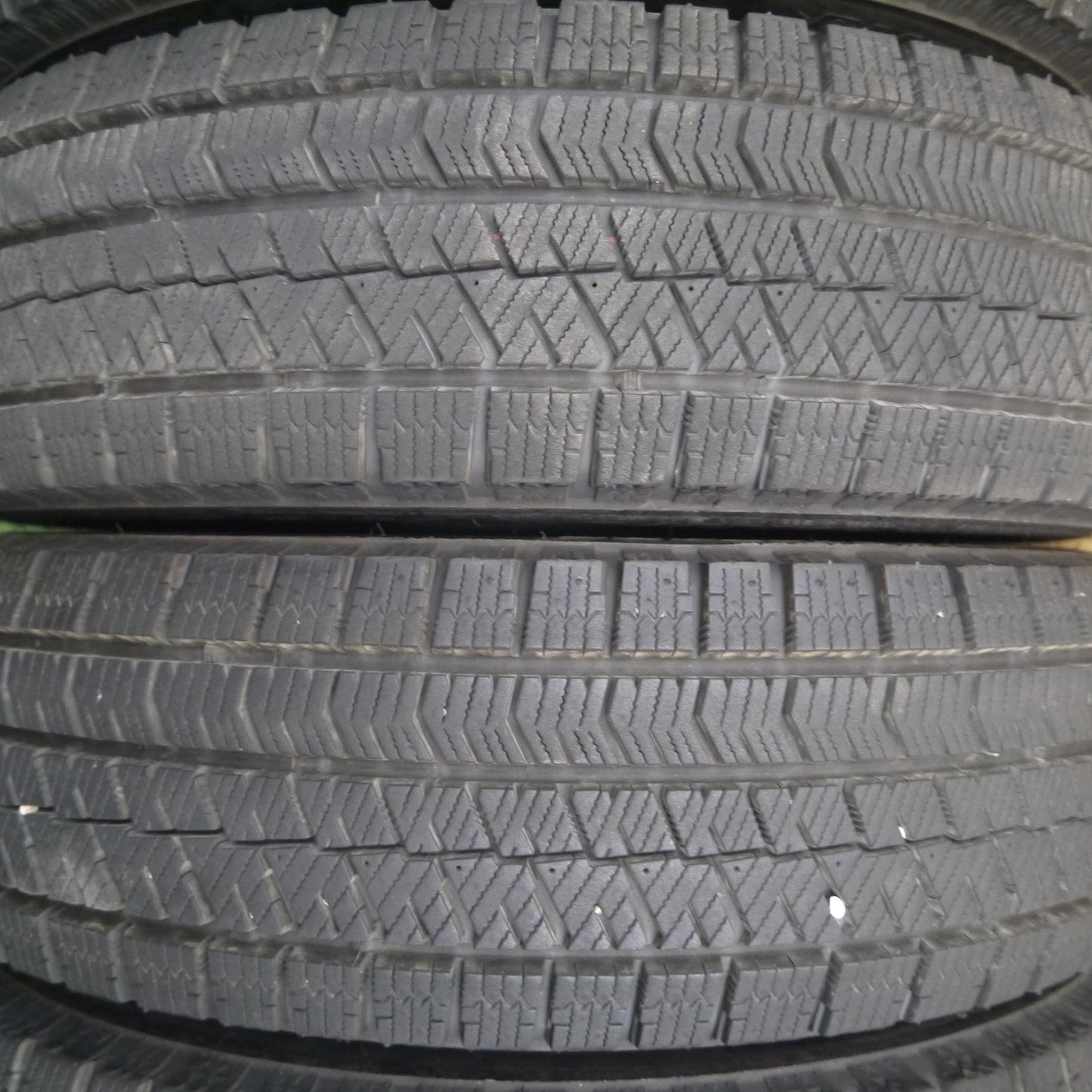 [送料無料]バリ溝！20年！9.5分★スタッドレス 175/70R14 ブリヂストン ブリザック VRX2 タイヤ 14インチ ヴィッツ フィット フリード ノート 等★3040704クスタ
