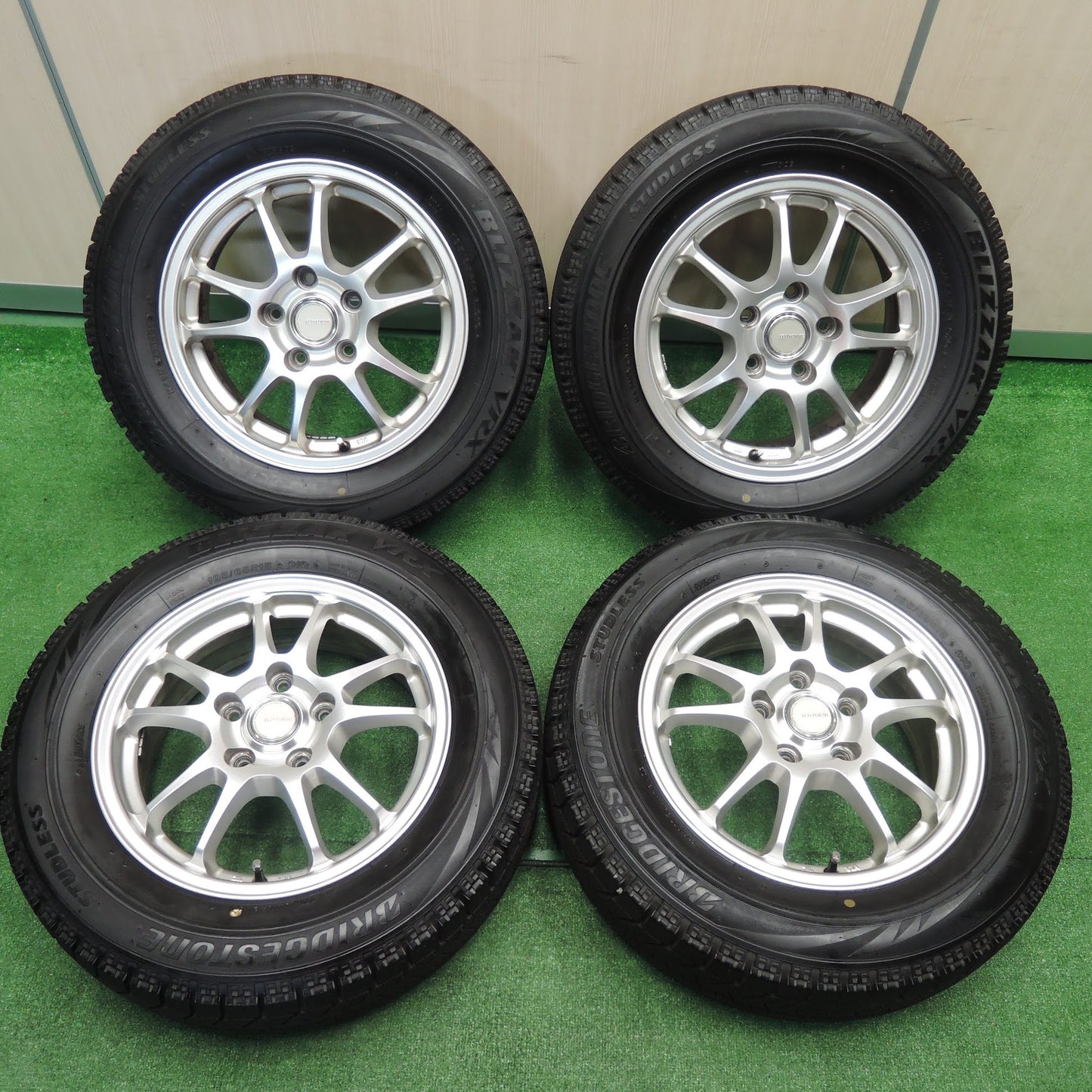 [送料無料]バリ溝！キレイ！9分★スタッドレス 195/65R15 ブリヂストン ブリザック VRX ECO FORME エコフォルム 15インチ PCD114.3/5H★3091001NJス