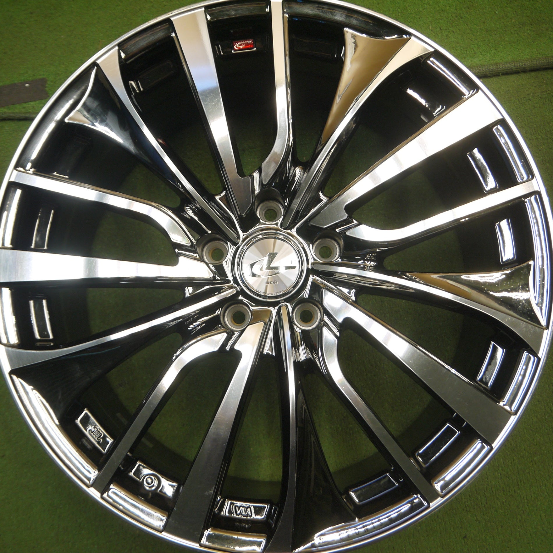 送料無料* キレイ☆LEONIS VT weds レオニス ホイール 19インチ 19×8J