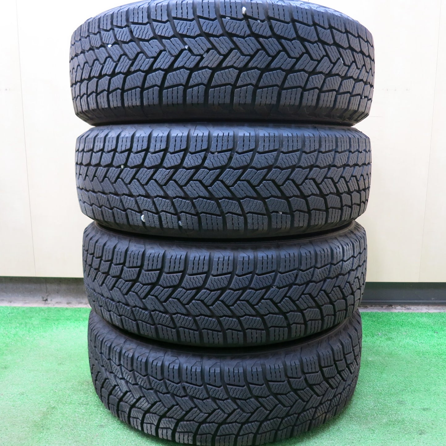 [送料無料]バリ溝！22年！9.5分以上★スタッドレス 175/65R15 ミシュラン X-ICE SNOW NIRVANA NV ニルバーナ ニルヴァーナ 15インチ PCD100/4H★3042502ヒス