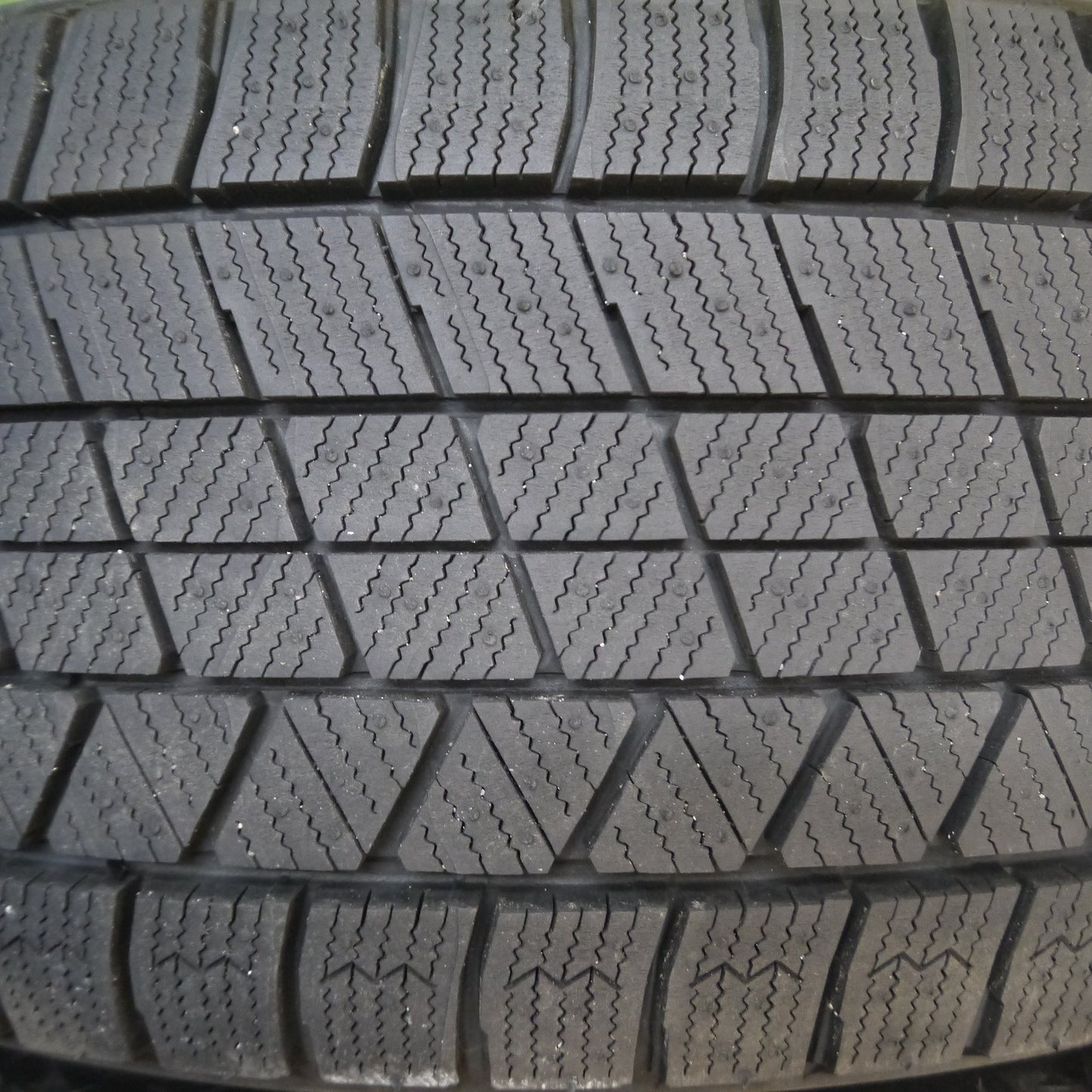 *送料無料*超バリ溝！21年！キレイ！ほぼ10分★スタッドレス 225/50R17 ブリヂストン ブリザック VRX3 SCHNEIDER シュナイダー 17インチ PCD114.3/5H★3122007Hス
