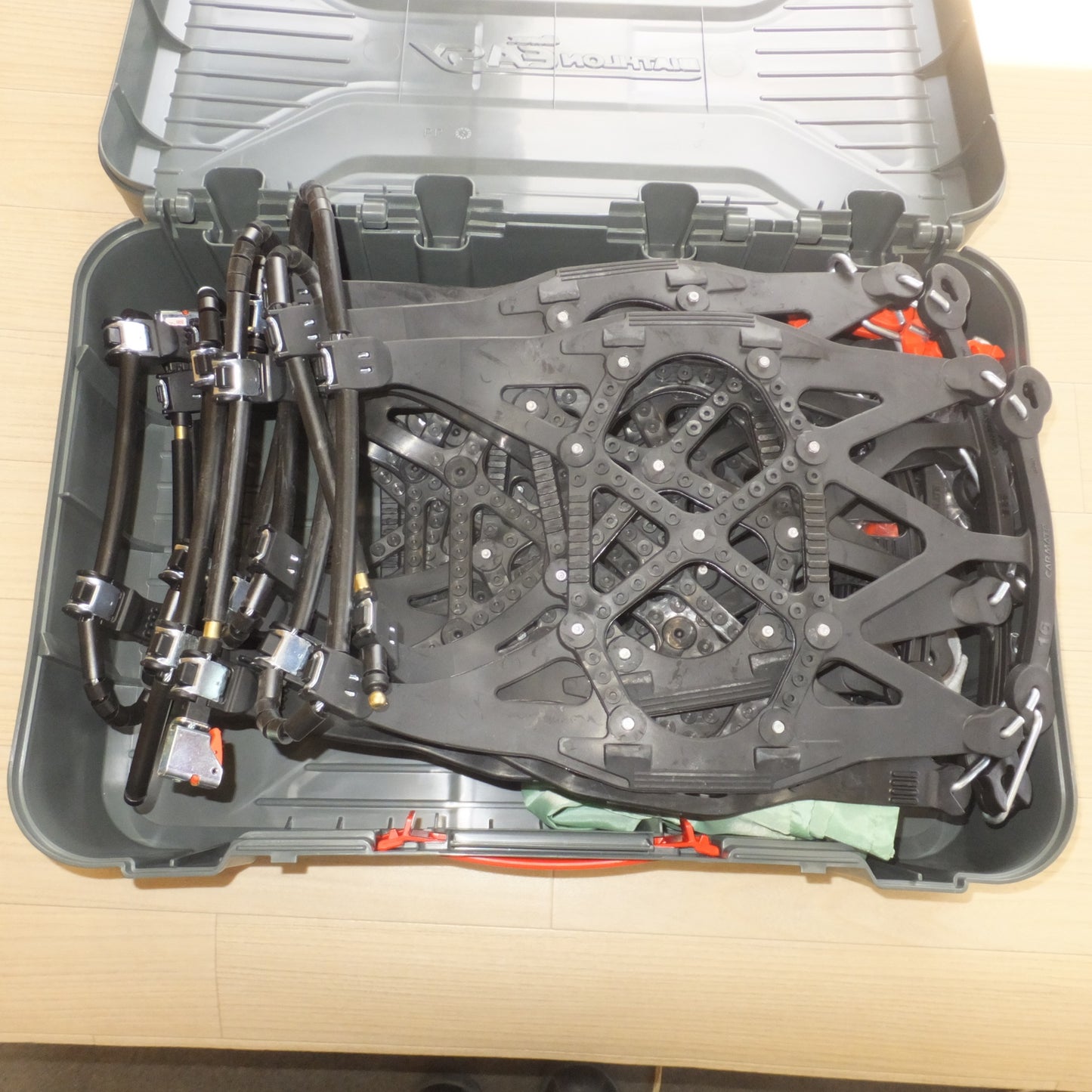 [送料無料] 美品★カーメイト CARMATE バイアスロンクイックイージー BIATHLON QUICK EASY QE16L　非金属チェーン★