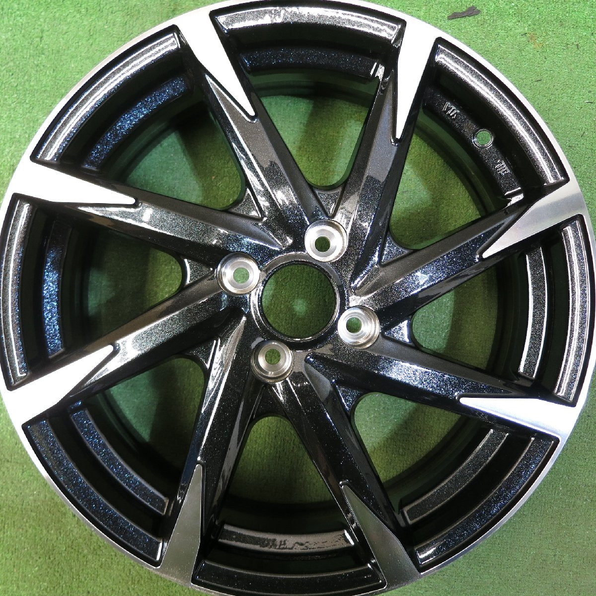 [送料無料]未使用★B-Win ZENATO8 17インチ 社外 アルミ ホイール 17×5.5J PCD100/4H★3031404Hホ