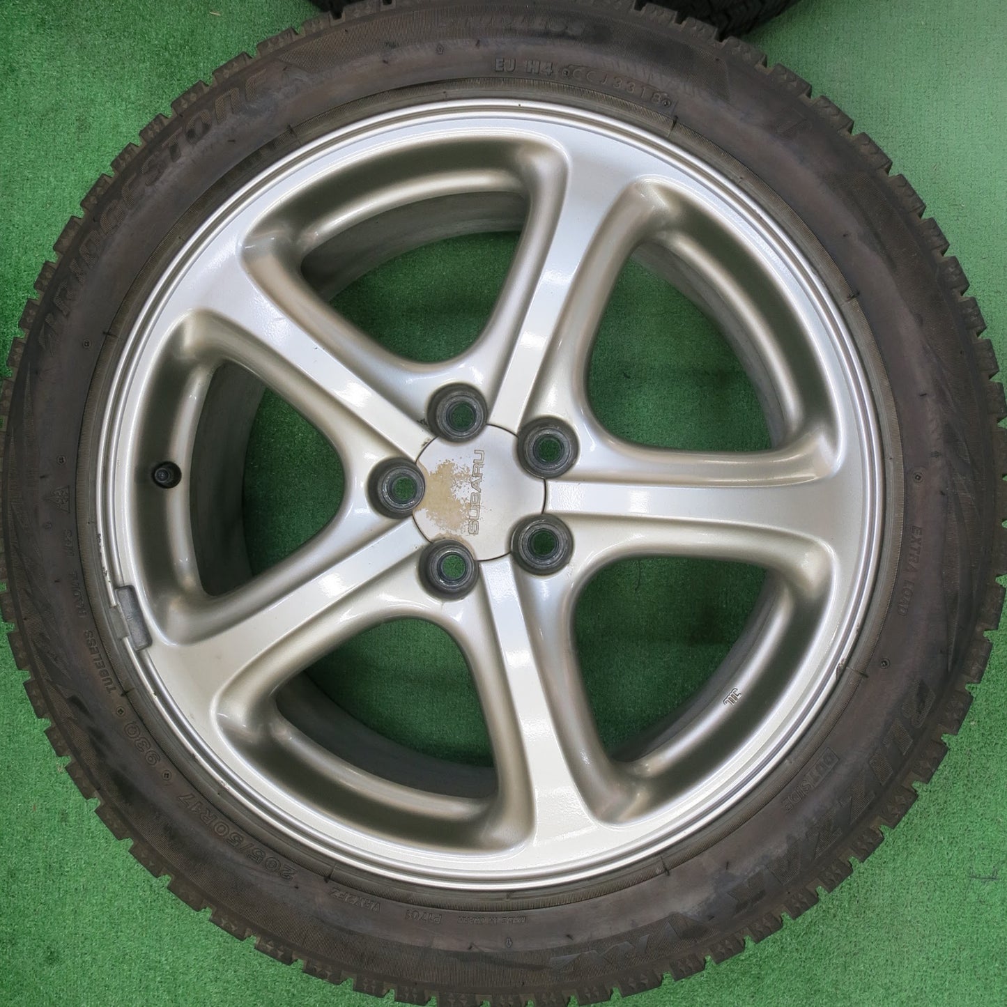 [送料無料]バリ溝！19年！9.5分★スバル BH系 レガシィ 純正 205/50R17 スタッドレス ブリヂストン ブリザック VRX2 17インチ PCD100/5H★3042804ヒス